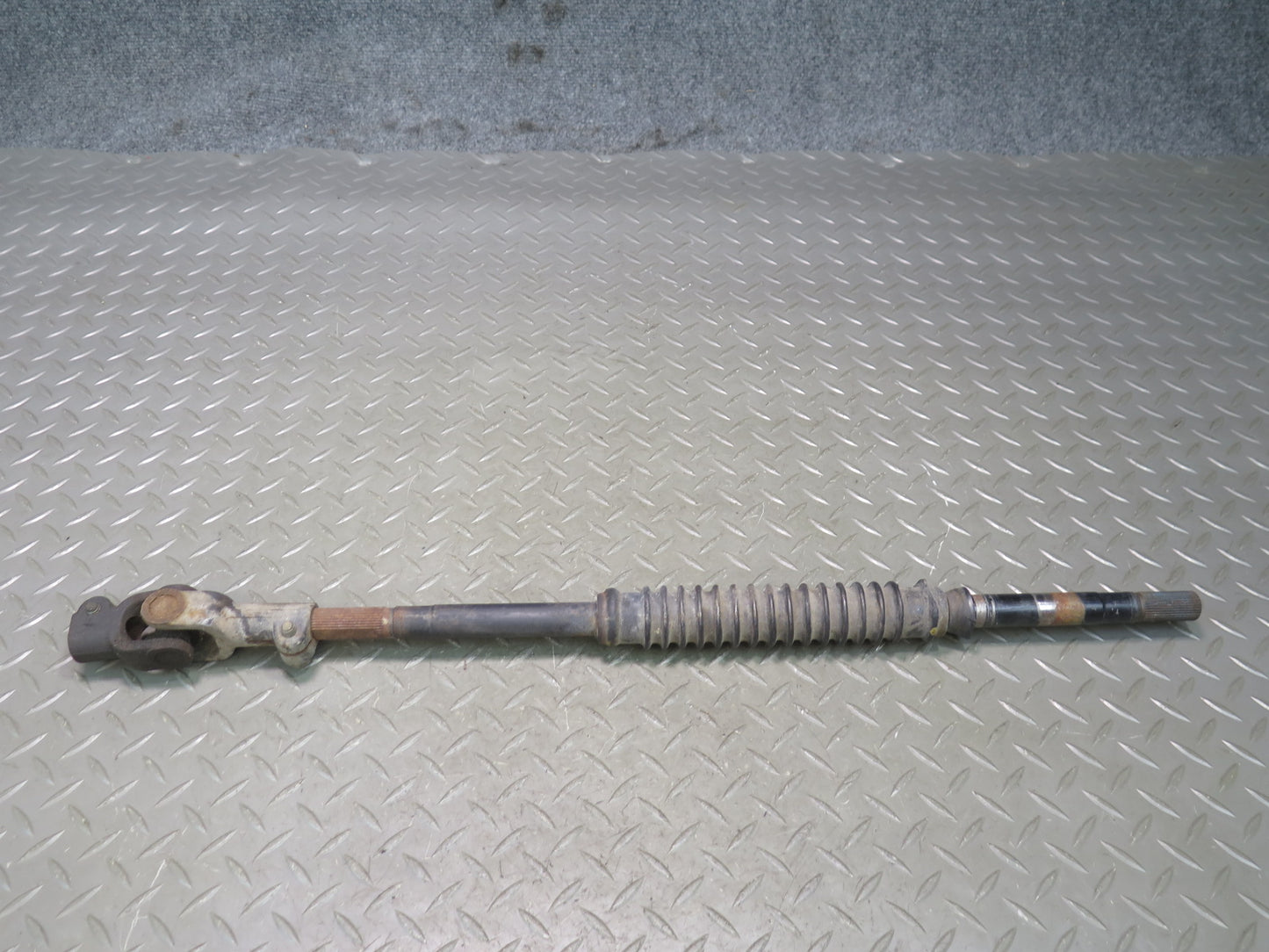 1991-1997 Toyota Land Cruiser FJ80 Intermediate Steering Shaft w U Joint Assy