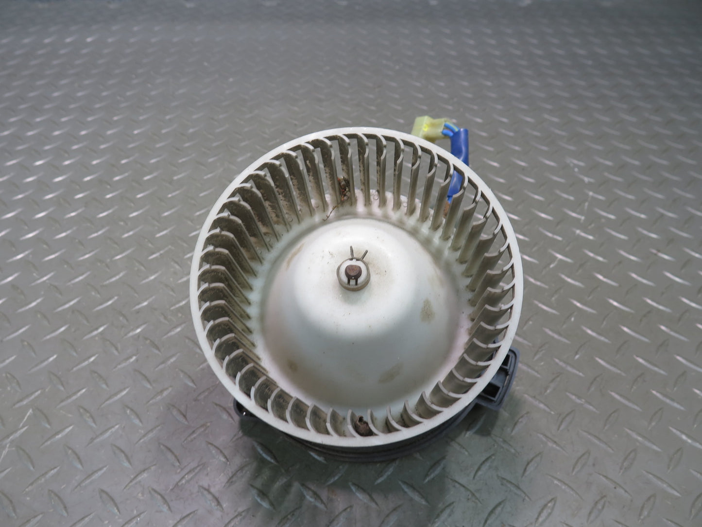 1991-1997 Toyota Land Cruiser FJ80 AC Heater Blower Motor Fan