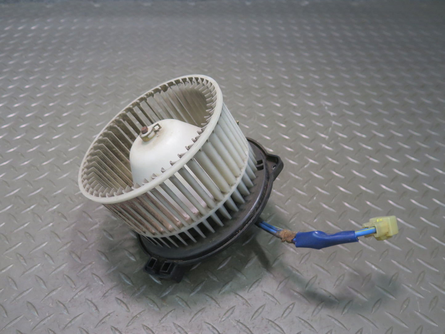 1991-1997 Toyota Land Cruiser FJ80 AC Heater Blower Motor Fan