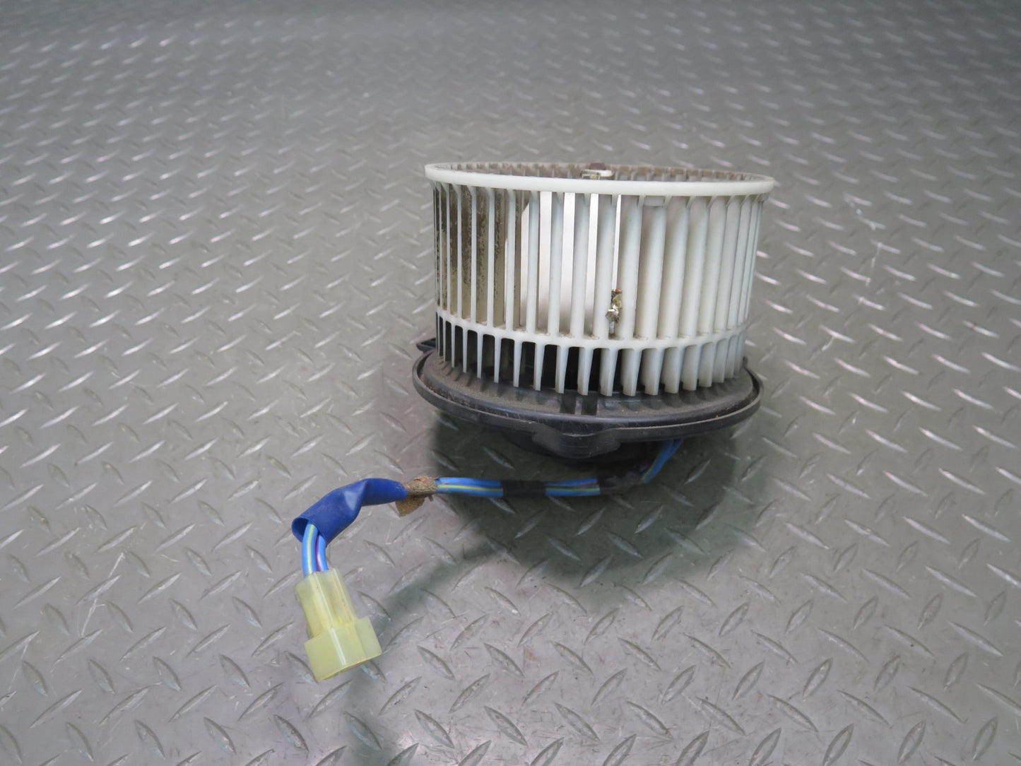 1991-1997 Toyota Land Cruiser FJ80 AC Heater Blower Motor Fan