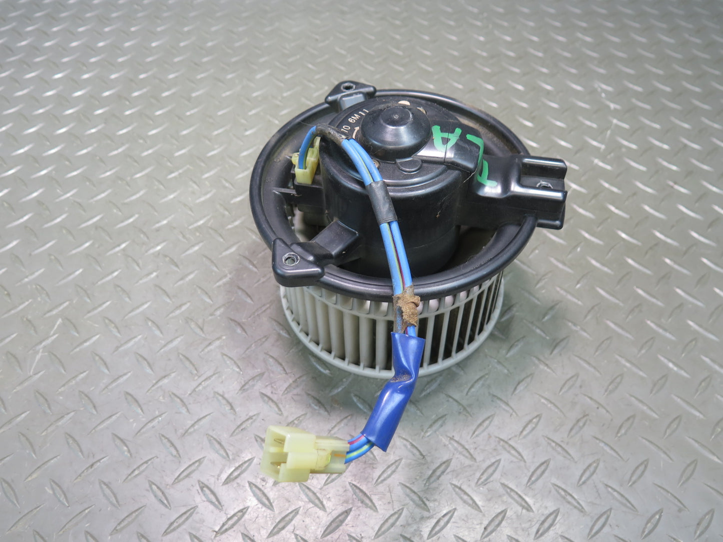 1991-1997 Toyota Land Cruiser FJ80 AC Heater Blower Motor Fan