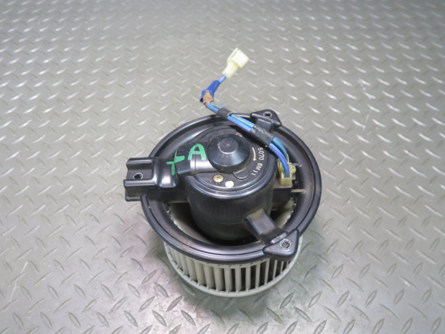 1991-1997 Toyota Land Cruiser FJ80 AC Heater Blower Motor Fan