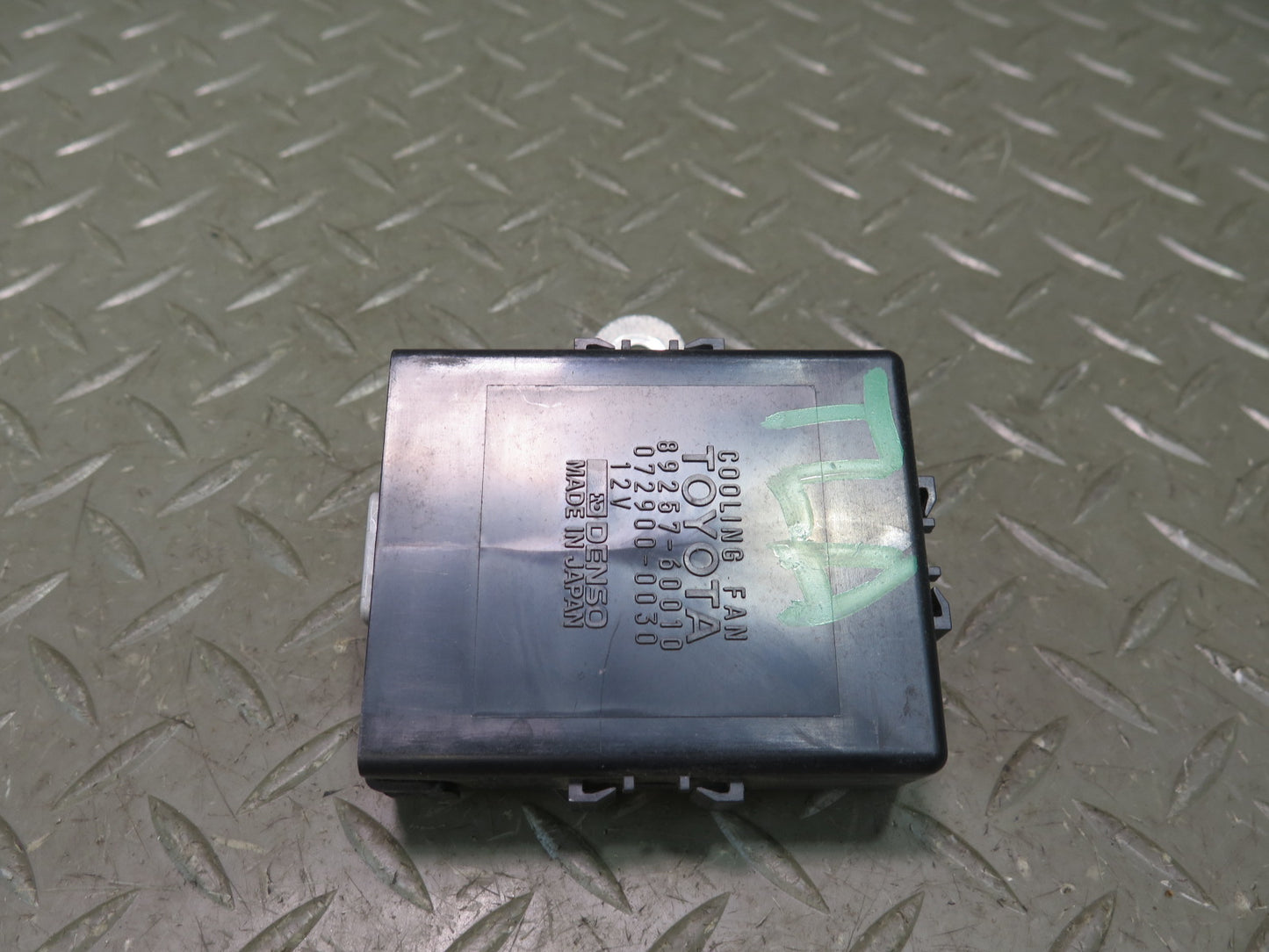 1991-1994 Toyota Land Cruiser FJ80 Cooling Fan Control Module 89257-60010