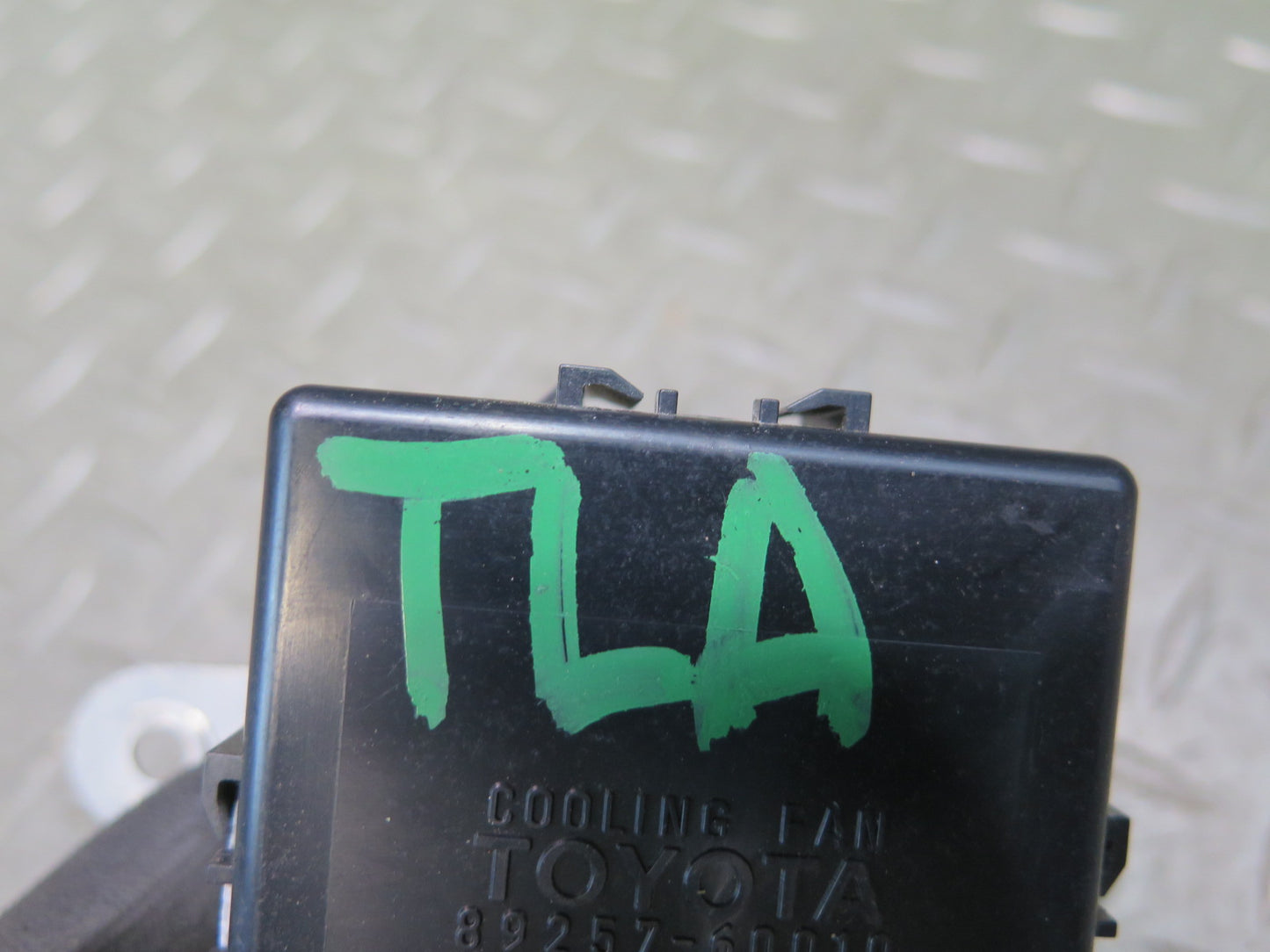 1991-1994 Toyota Land Cruiser FJ80 Cooling Fan Control Module 89257-60010