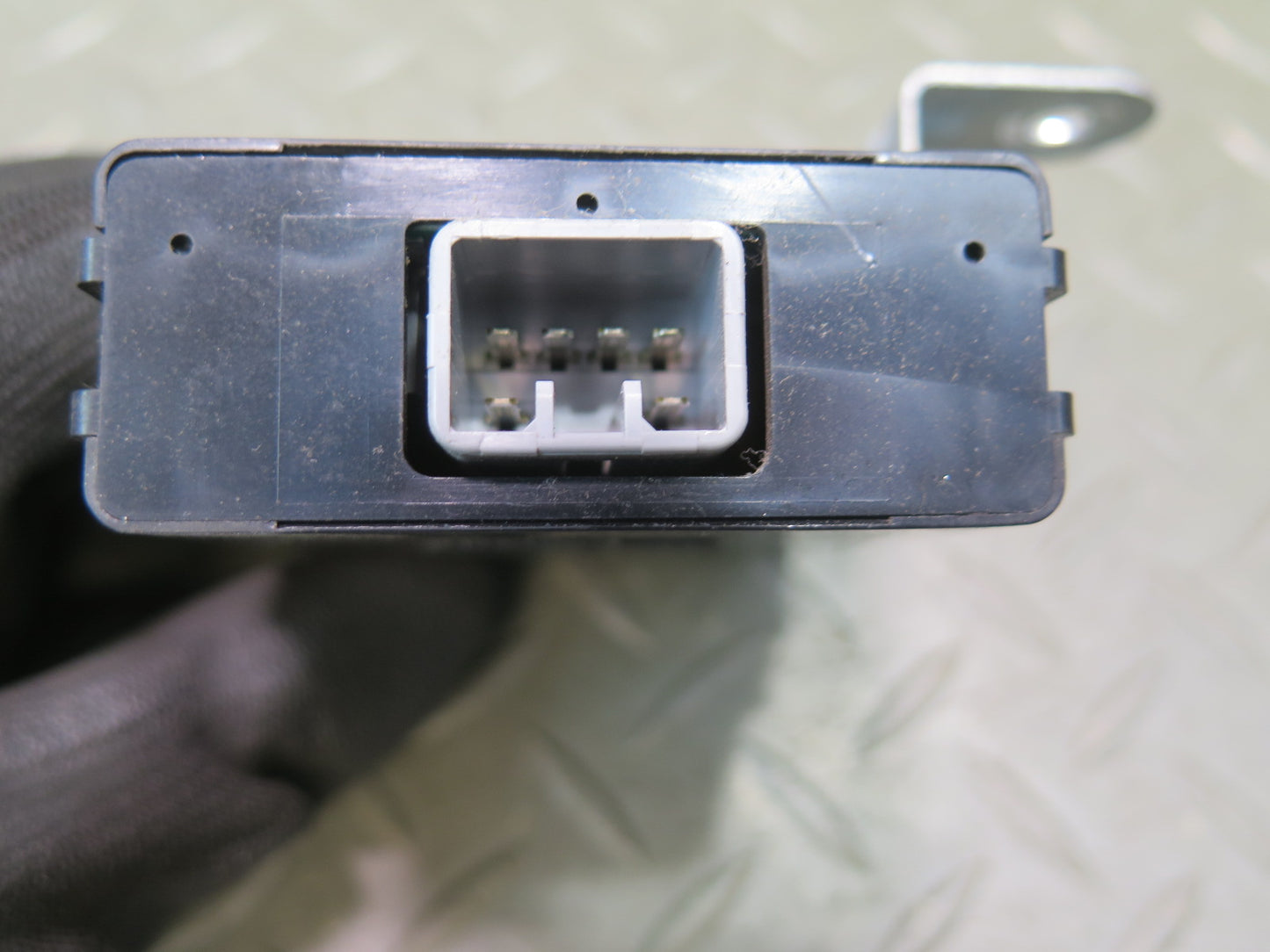 1991-1994 Toyota Land Cruiser FJ80 Cooling Fan Control Module 89257-60010