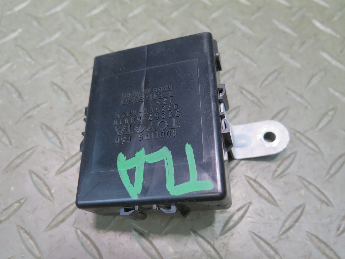 1991-1994 Toyota Land Cruiser FJ80 Cooling Fan Control Module 89257-60010
