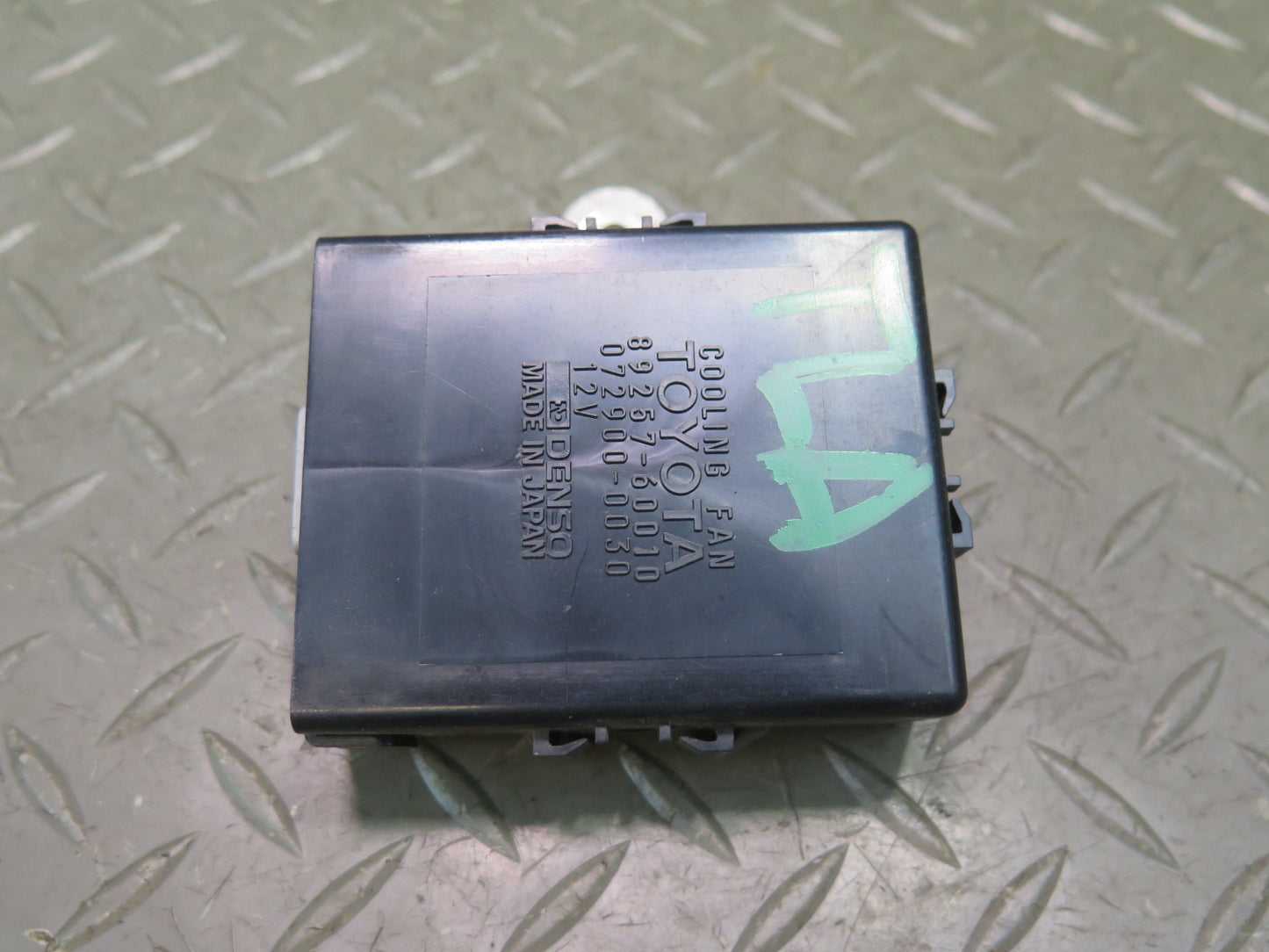 1991-1994 Toyota Land Cruiser FJ80 Cooling Fan Control Module 89257-60010