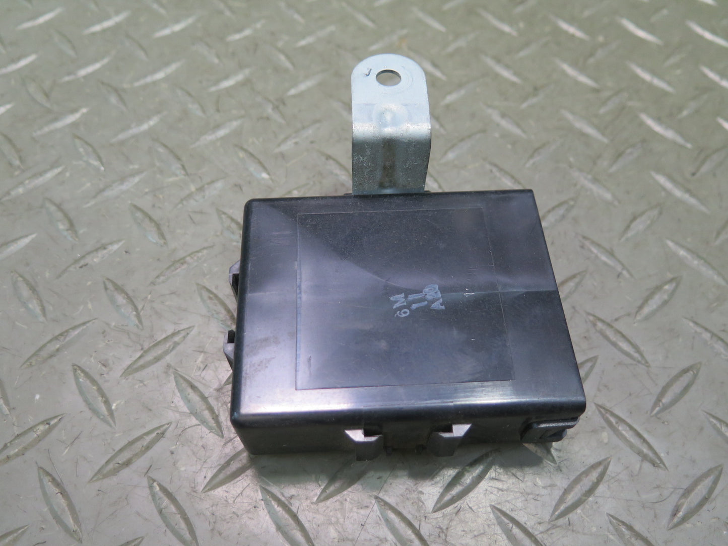 1991-1994 Toyota Land Cruiser FJ80 Cooling Fan Control Module 89257-60010