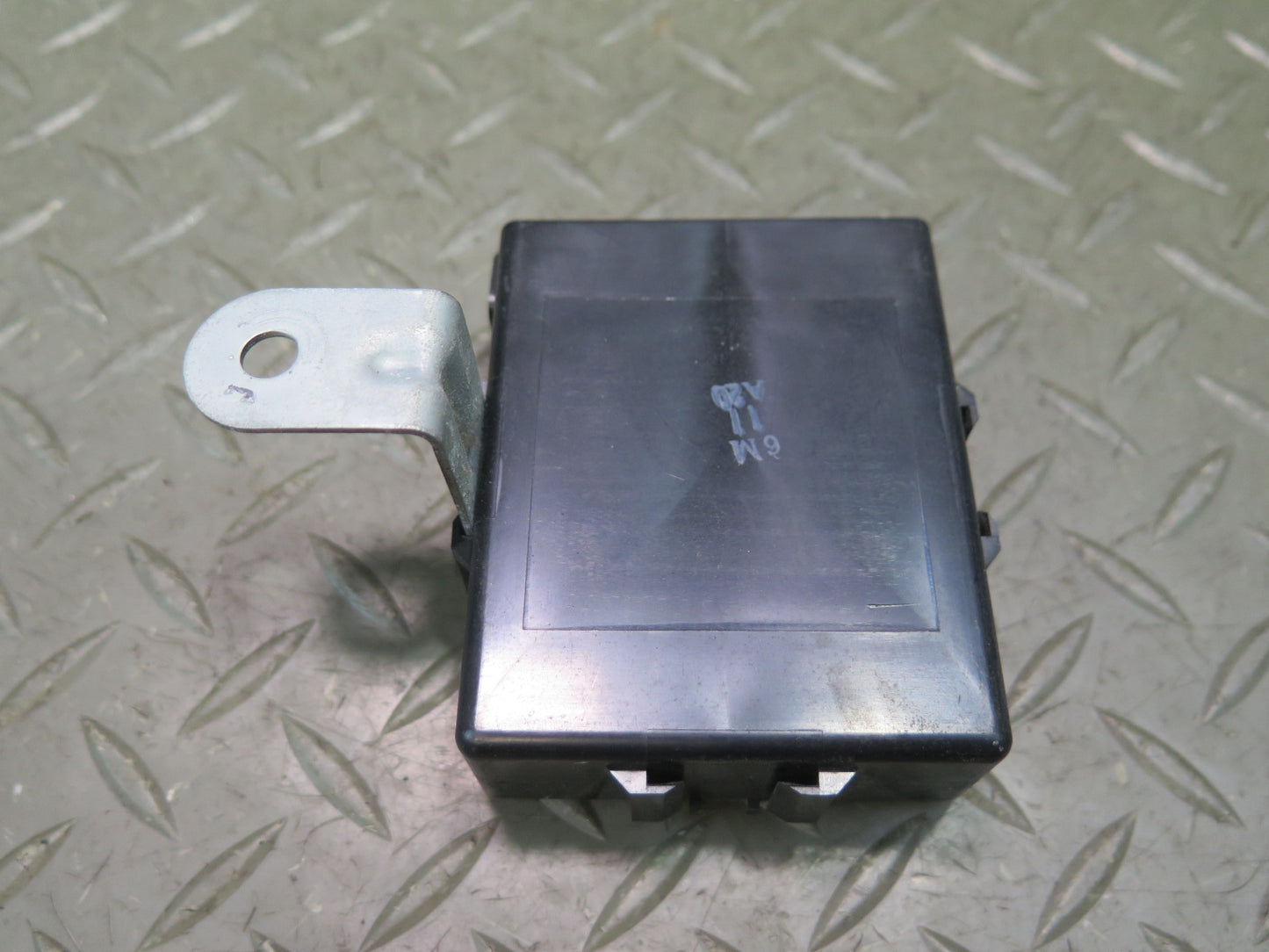 1991-1994 Toyota Land Cruiser FJ80 Cooling Fan Control Module 89257-60010