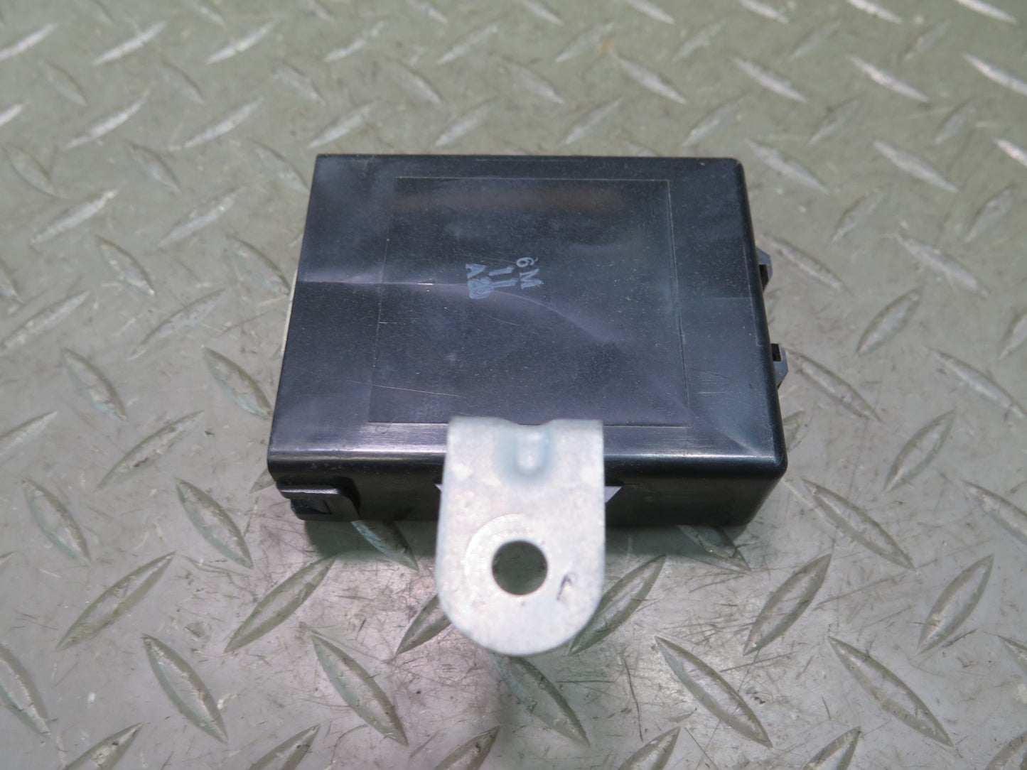1991-1994 Toyota Land Cruiser FJ80 Cooling Fan Control Module 89257-60010