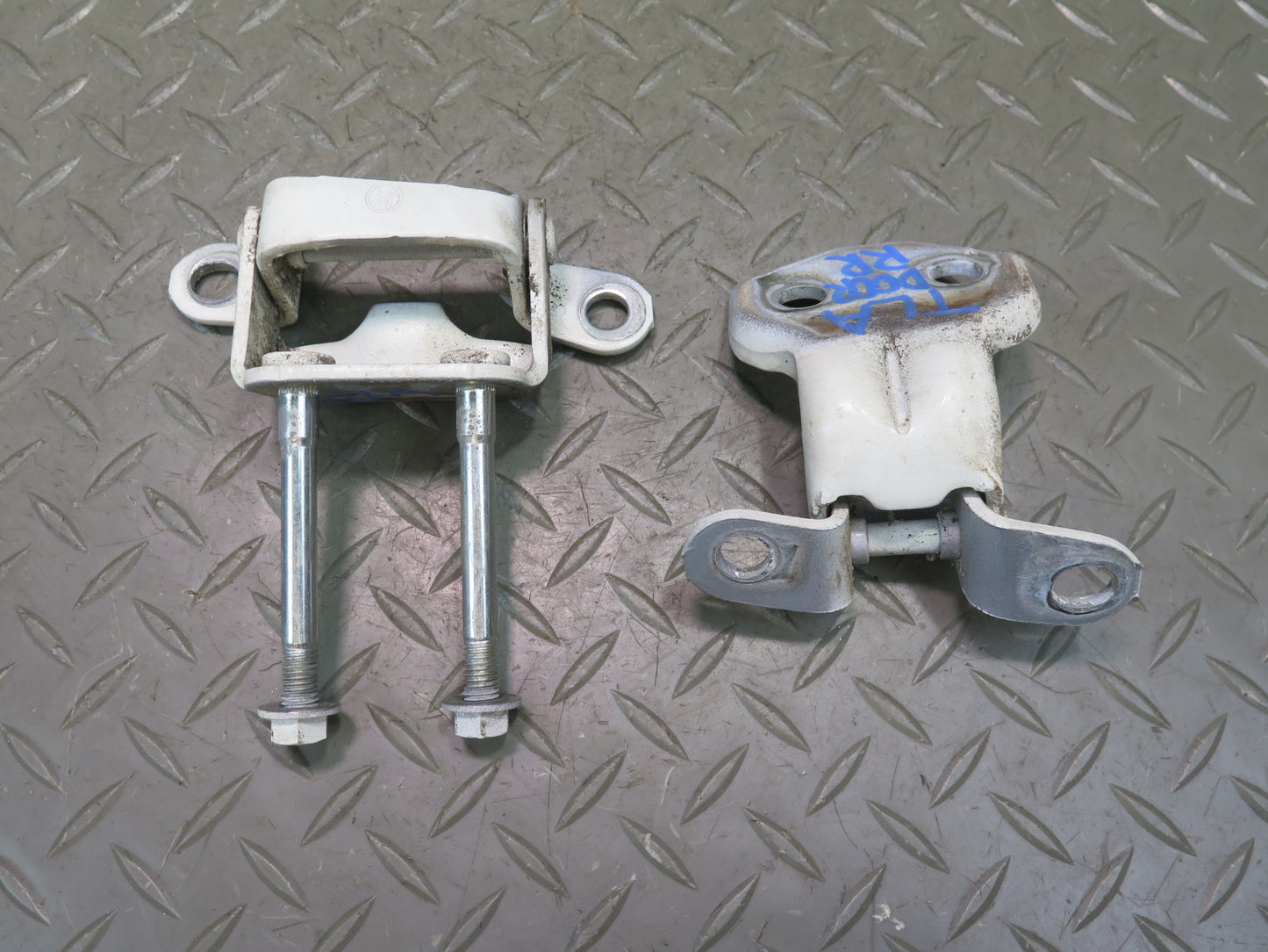 1991-1997 Toyota Land Cruiser FJ80 Rear Right Door Upper & Lower Hinge Set of 2