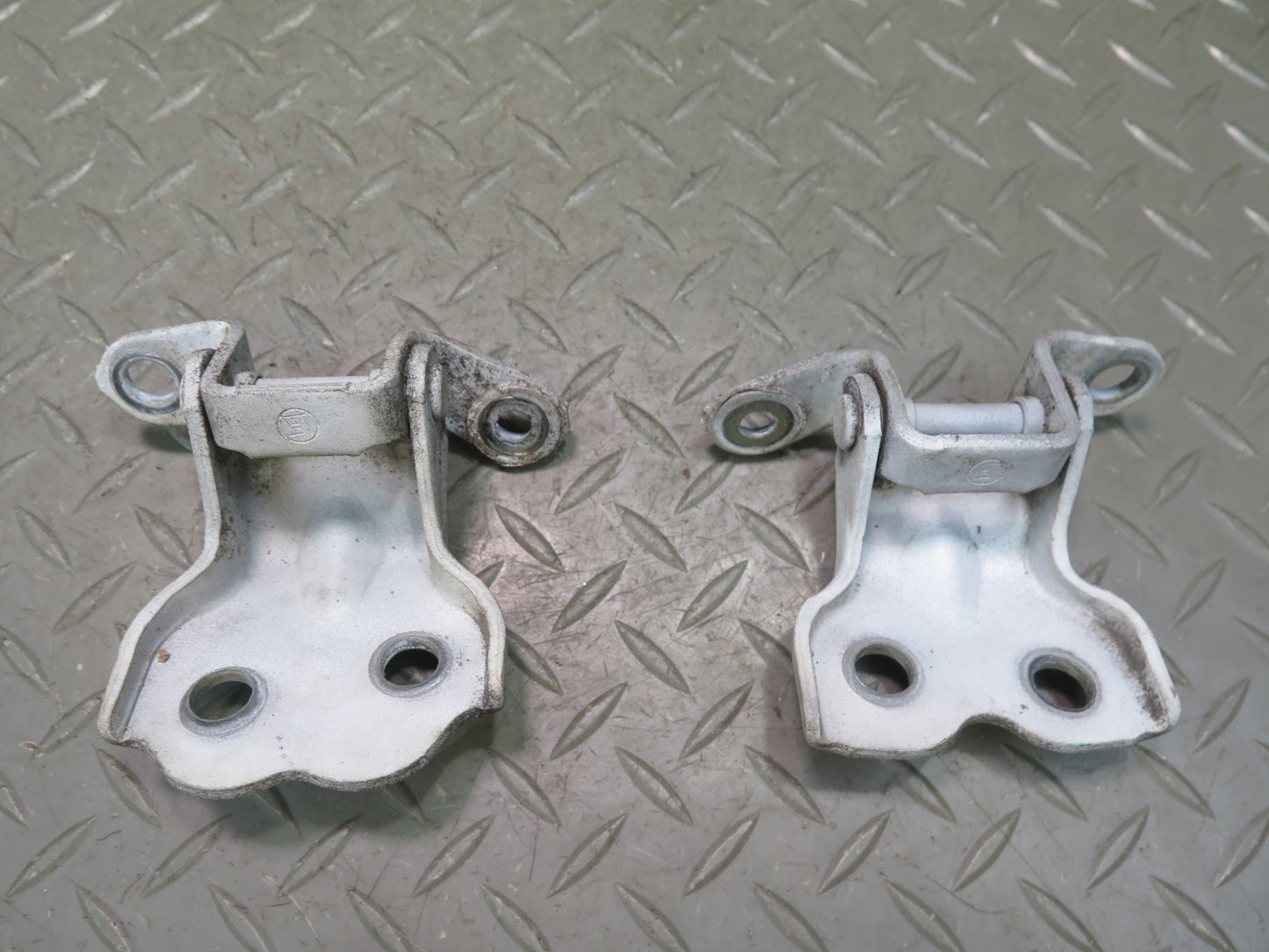 1991-1997 Toyota Land Cruiser FJ80 Front Left Door Upper & Lower Hinge Set of 2