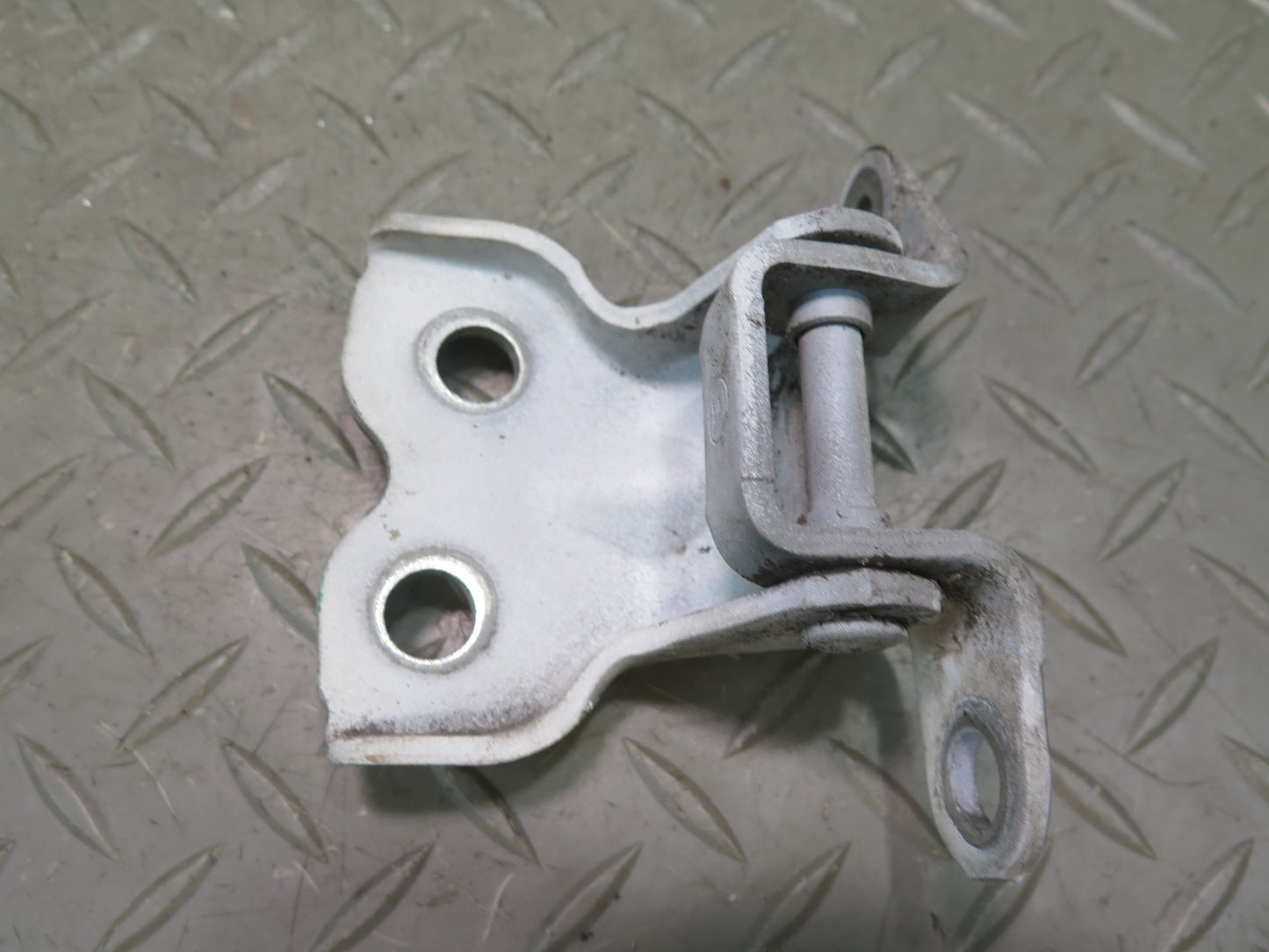 1991-1997 Toyota Land Cruiser FJ80 Front Left Door Upper & Lower Hinge Set of 2