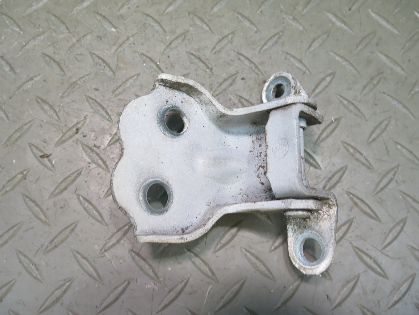 1991-1997 Toyota Land Cruiser FJ80 Front Right Door Upper & Lower Hinge Set of 2