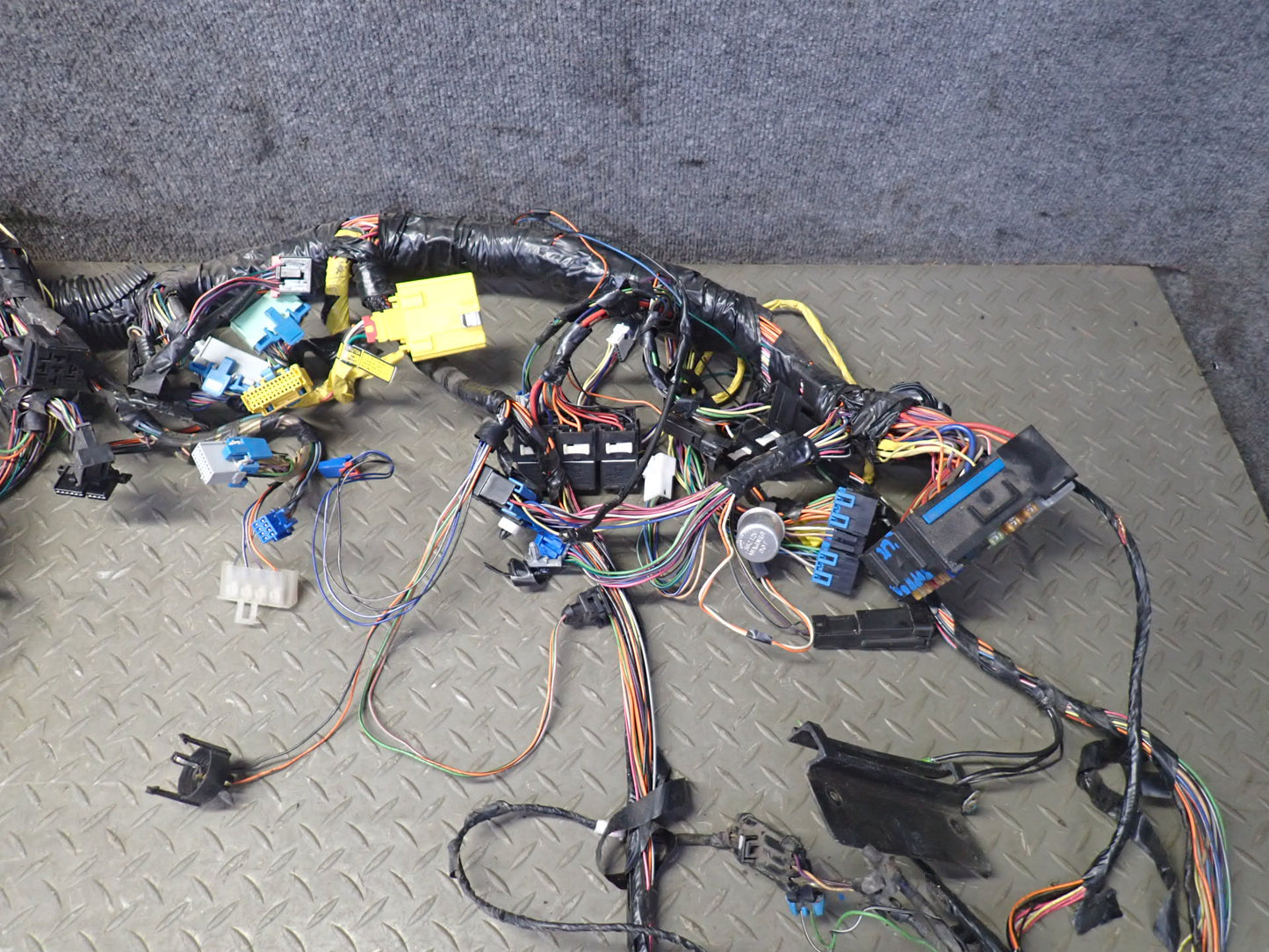 1993 Chevrolet Corvette C4 Convert M/T Dash Wire Wiring Harness w Fuse Box OEM