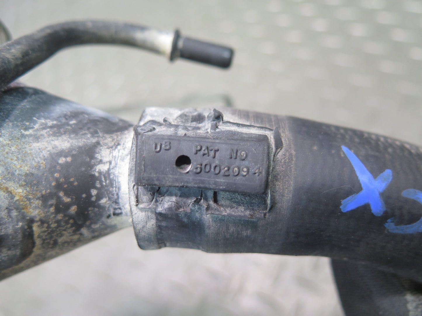 2004-2005 Cadillac XLR Fuel Gas Tank Filler Neck w Cap