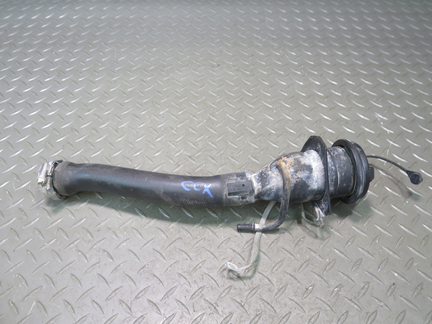 2004-2005 Cadillac XLR Fuel Gas Tank Filler Neck w Cap