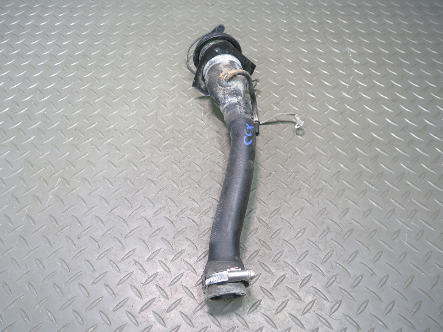 2004-2005 Cadillac XLR Fuel Gas Tank Filler Neck w Cap