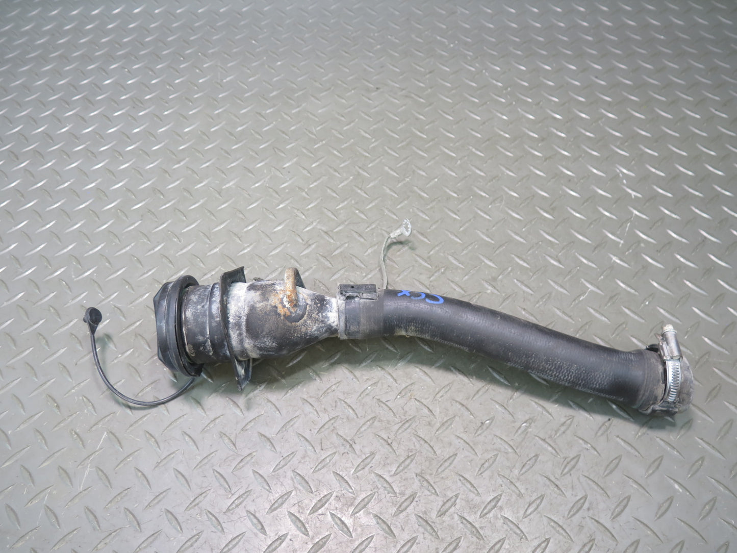 2004-2005 Cadillac XLR Fuel Gas Tank Filler Neck w Cap