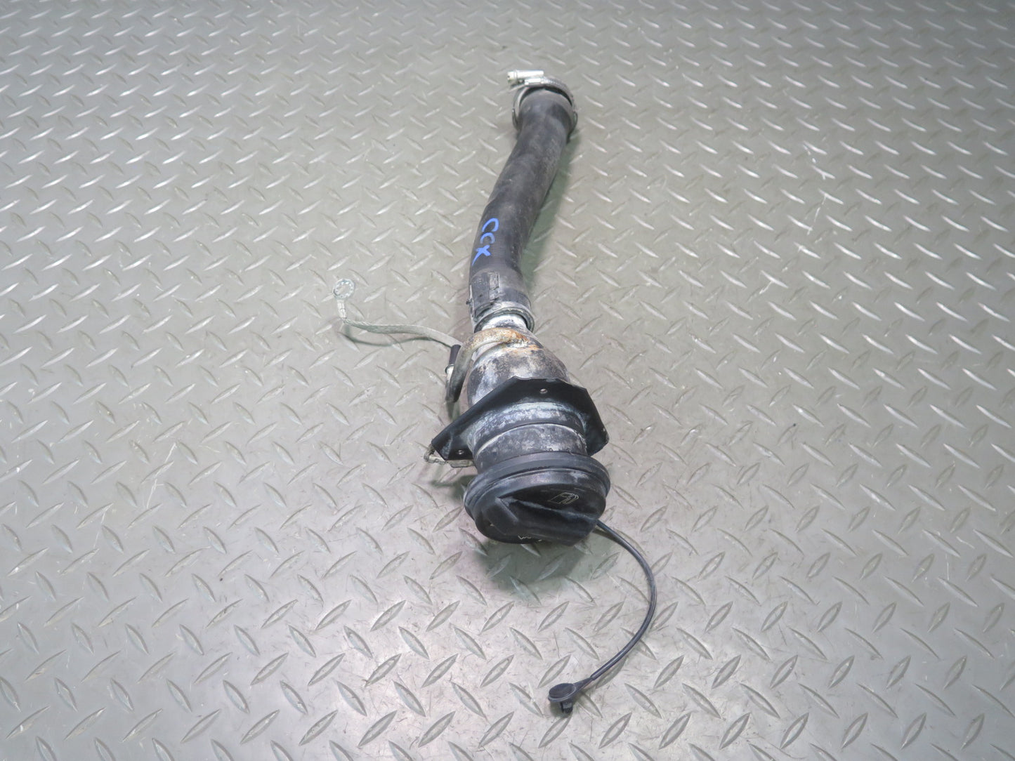 2004-2005 Cadillac XLR Fuel Gas Tank Filler Neck w Cap