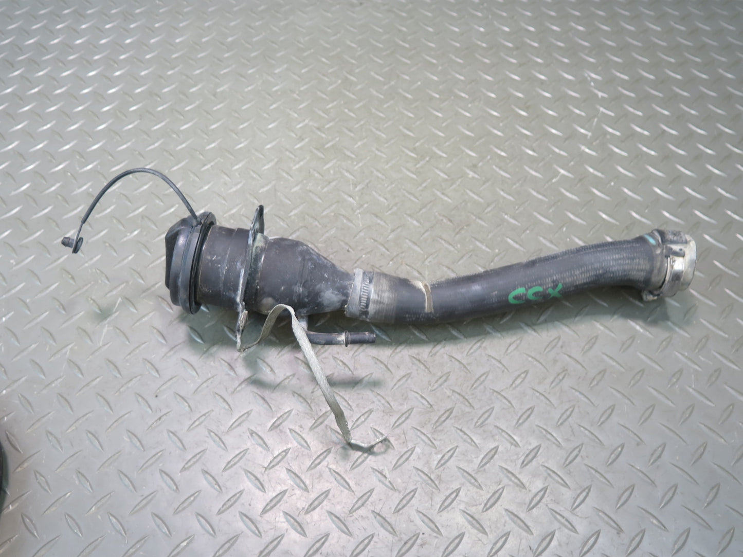 2004-2005 Cadillac XLR Fuel Gas Tank Filler Neck w Cap