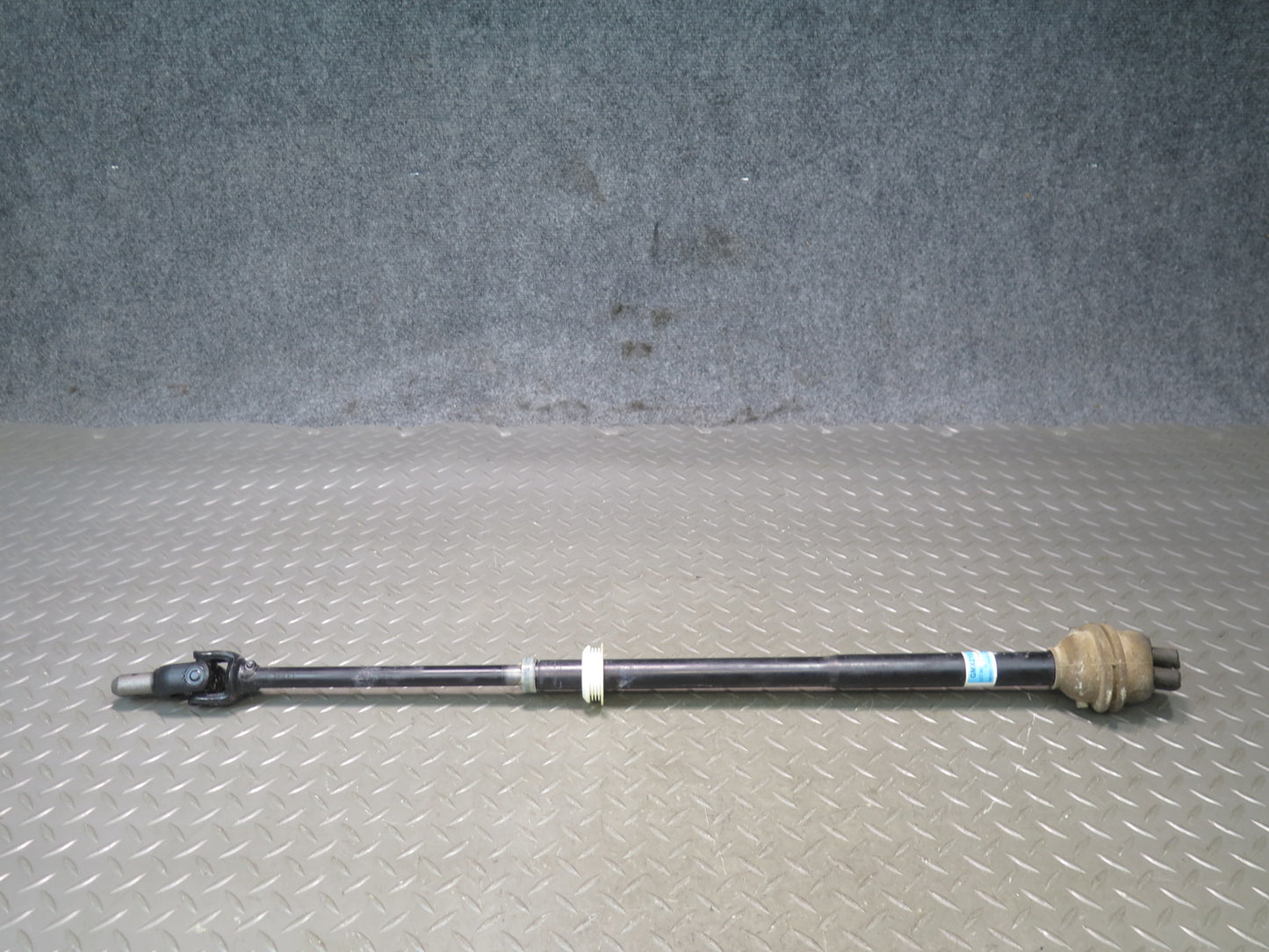 2004-2009 Cadillac XLR Steering Column Intermediate U Joint Shaft 15145225