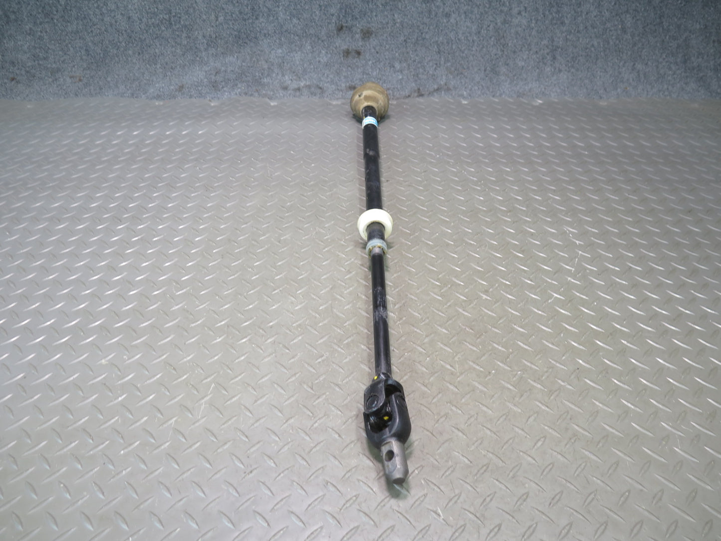 2004-2009 Cadillac XLR Steering Column Intermediate U Joint Shaft 15145225