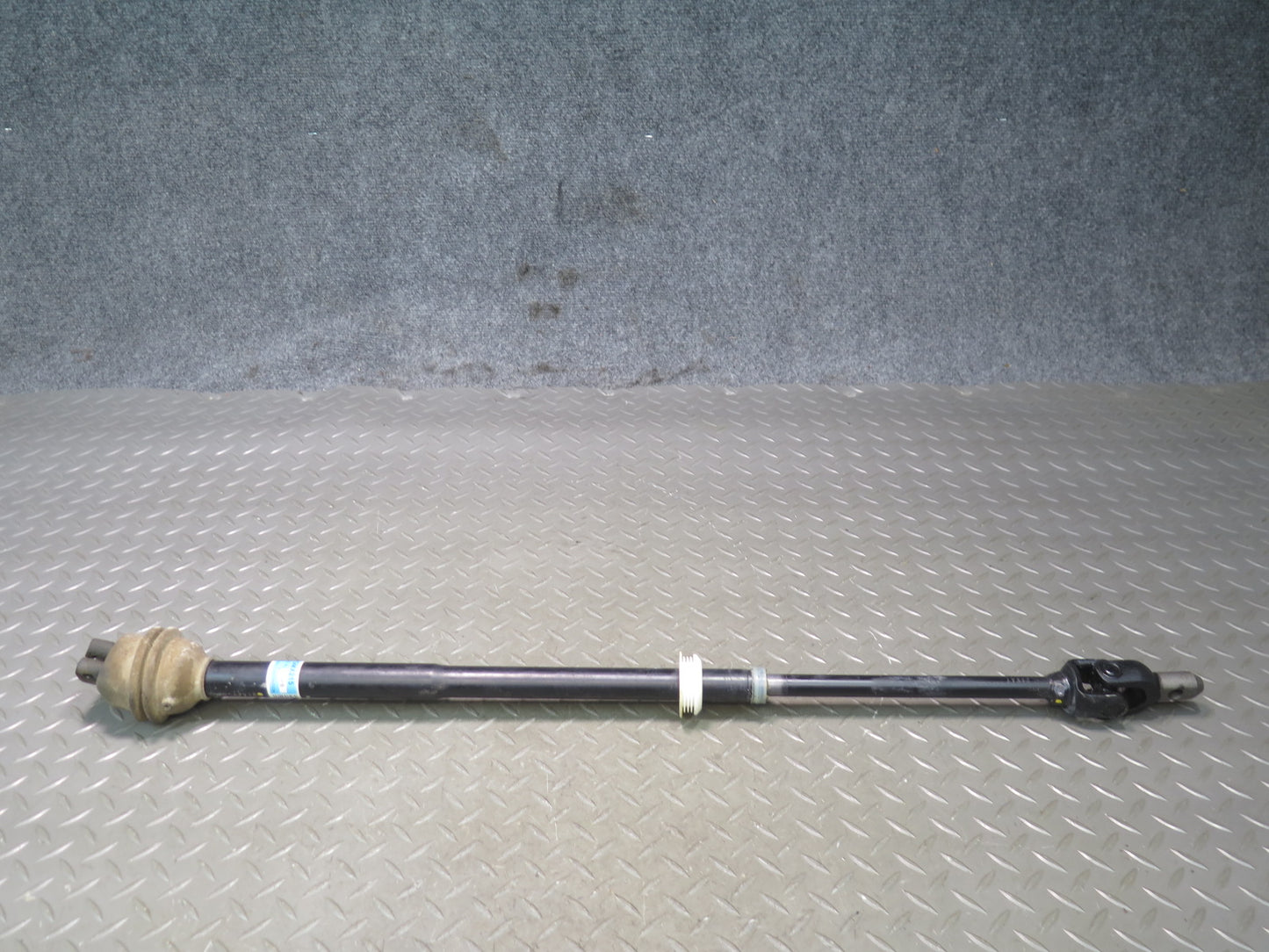 2004-2009 Cadillac XLR Steering Column Intermediate U Joint Shaft 15145225