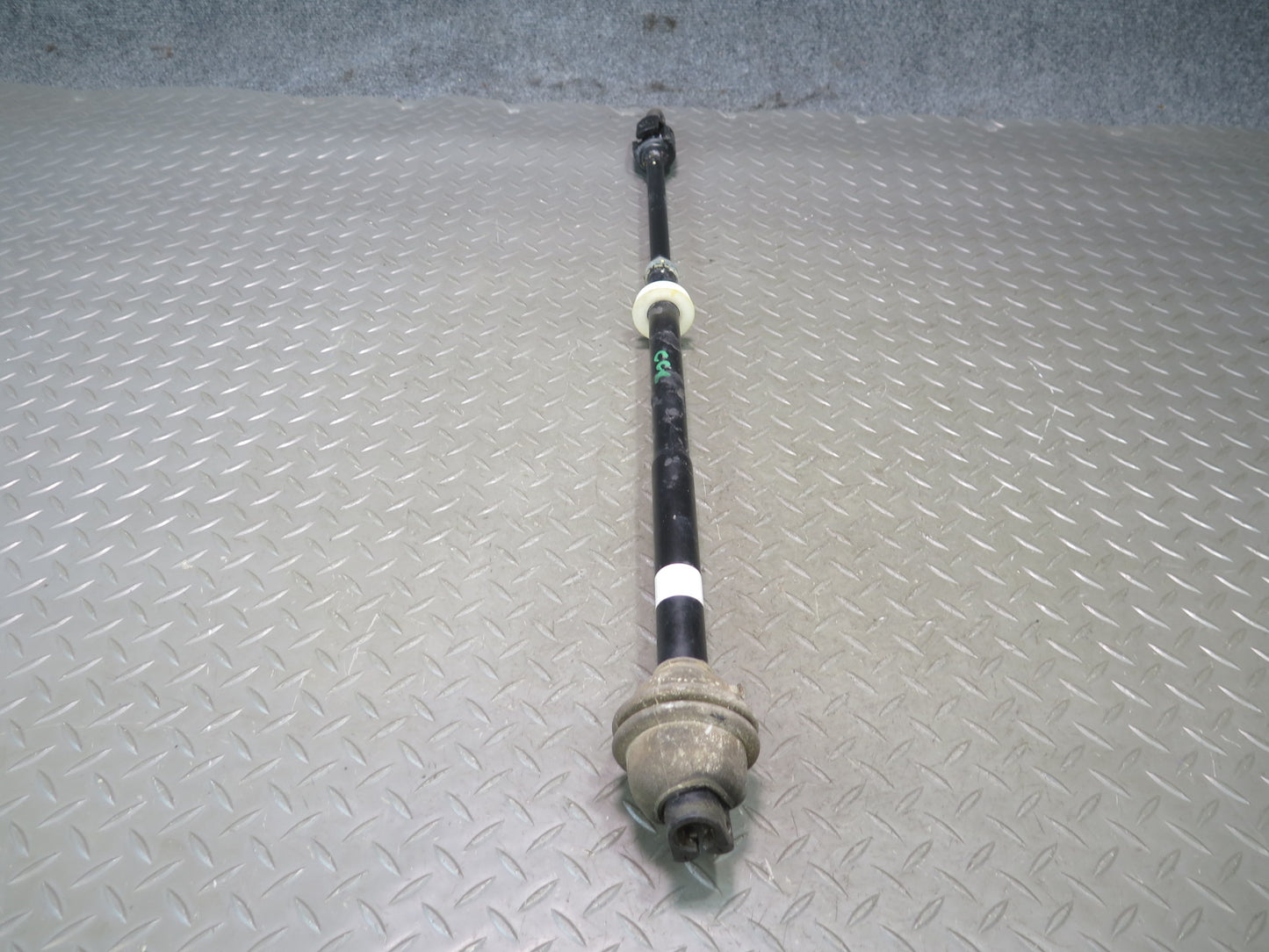 2004-2009 Cadillac XLR Steering Column Intermediate U Joint Shaft 15145225