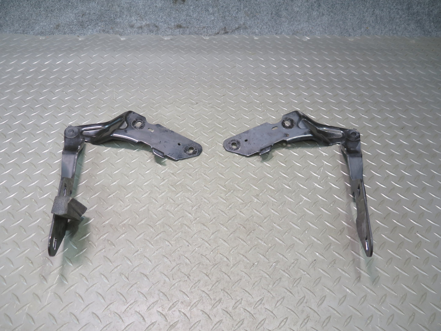 2004-2009 Cadillac XLR Front Left & Right Hood Bonnet Hinge Support Set