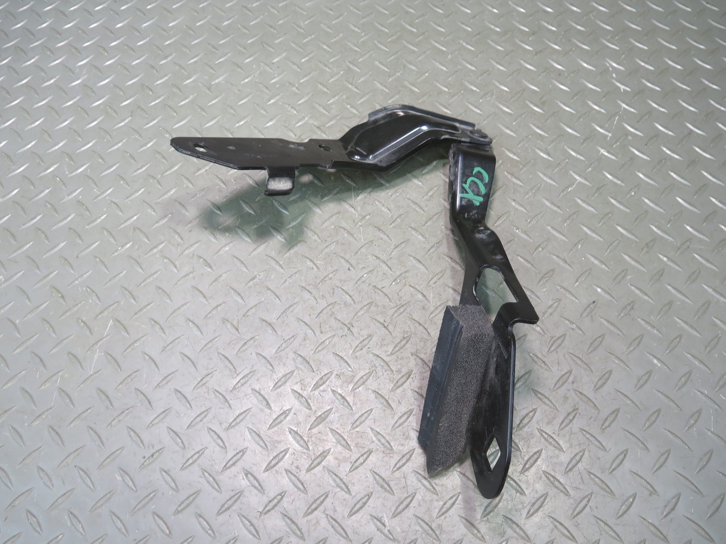 2004-2009 Cadillac XLR Front Left & Right Hood Bonnet Hinge Support Set