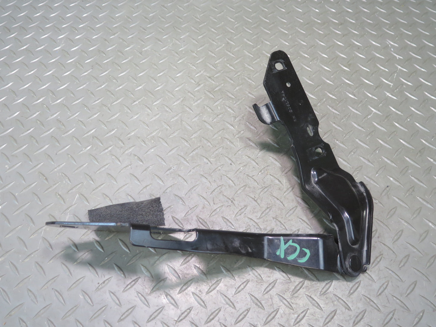 2004-2009 Cadillac XLR Front Left & Right Hood Bonnet Hinge Support Set