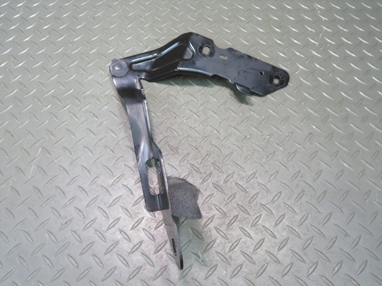 2004-2009 Cadillac XLR Front Left & Right Hood Bonnet Hinge Support Set