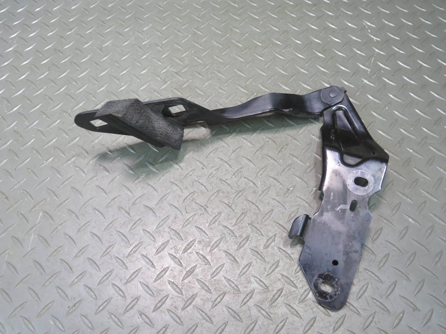 2004-2009 Cadillac XLR Front Left & Right Hood Bonnet Hinge Support Set