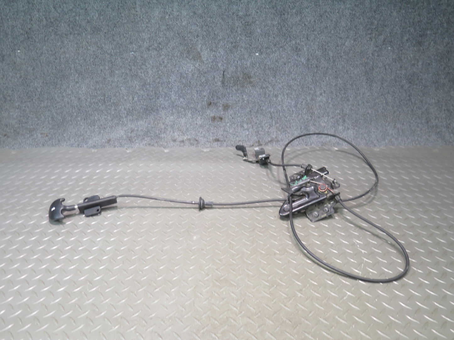 2004-2009 Cadillac XLR Hood Bonnet Lock Latch Release Cable Handle Set