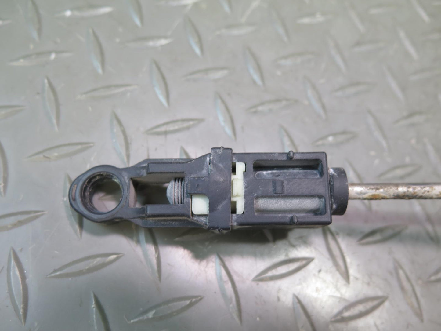 2004-2006 Cadillac XLR 4.6L Automatic Transmission Shifter Cable Assembly