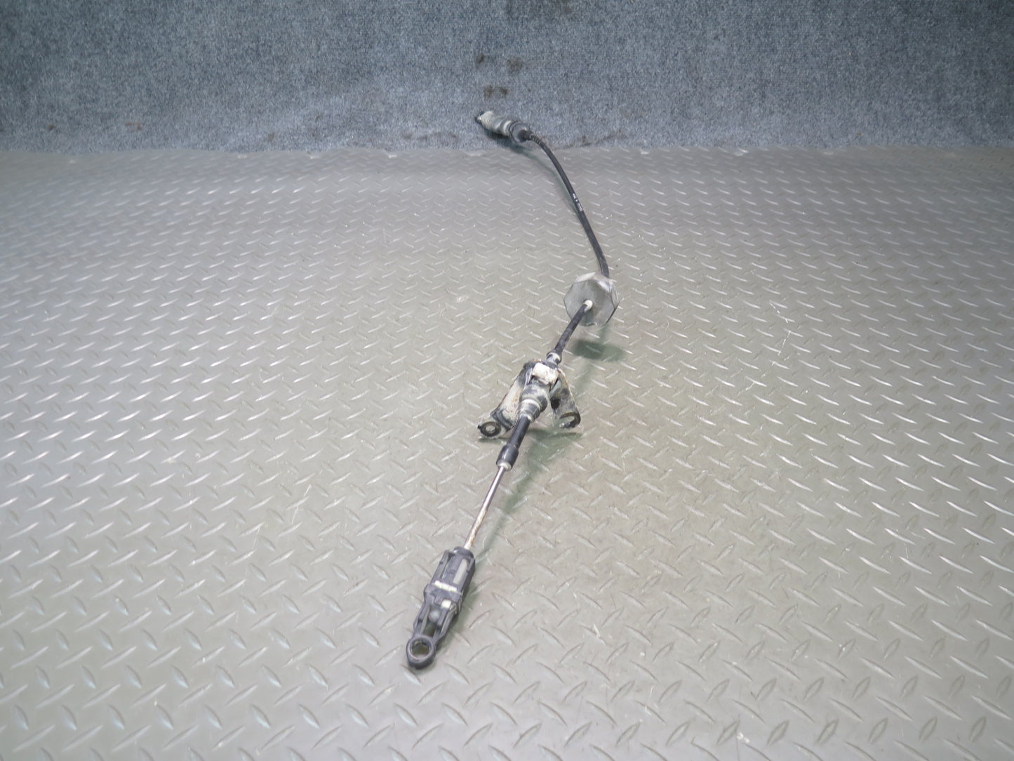 2004-2006 Cadillac XLR 4.6L Automatic Transmission Shifter Cable Assembly