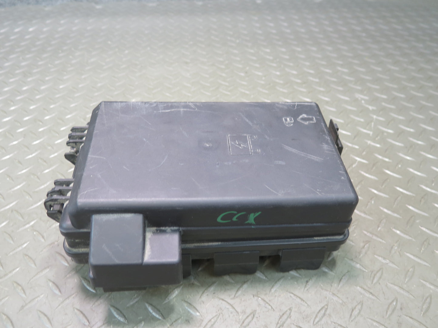 2004-2008 Cadillac XLR Under Hood Fuse Relay Box Module