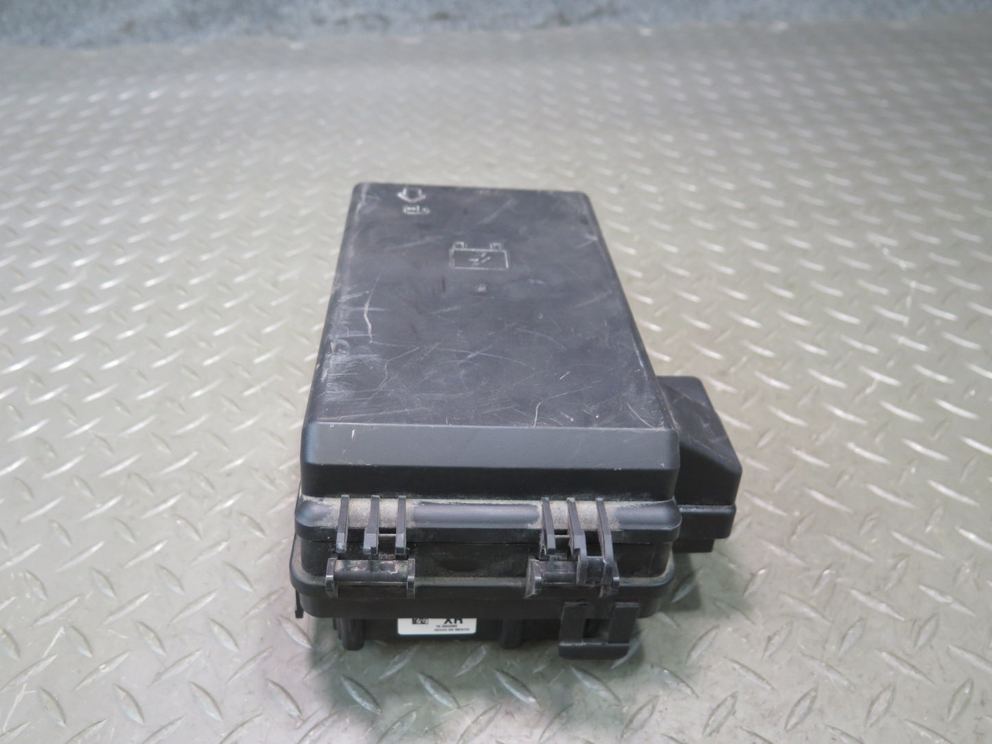 2004-2008 Cadillac XLR Under Hood Fuse Relay Box Module