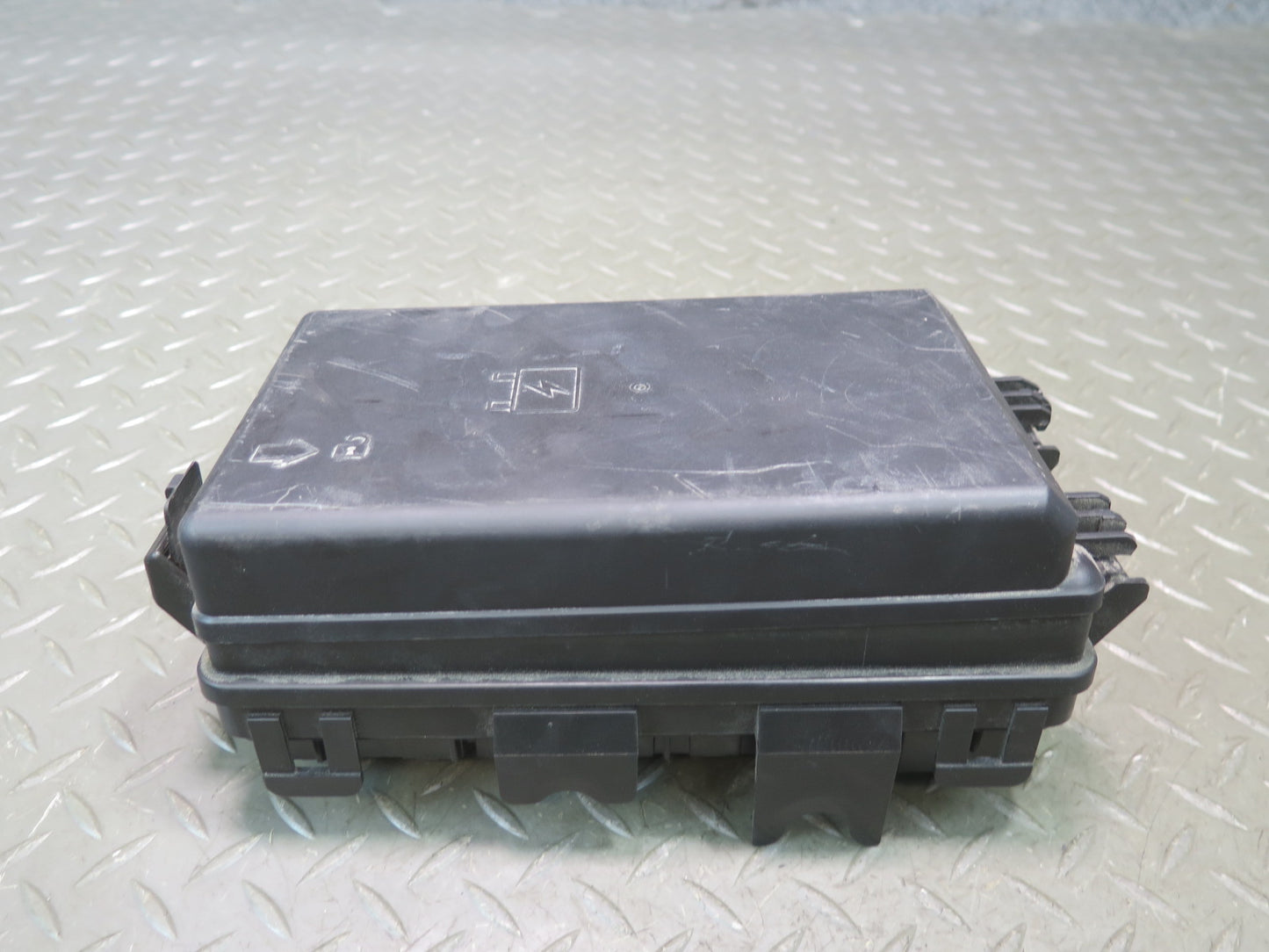 2004-2008 Cadillac XLR Under Hood Fuse Relay Box Module
