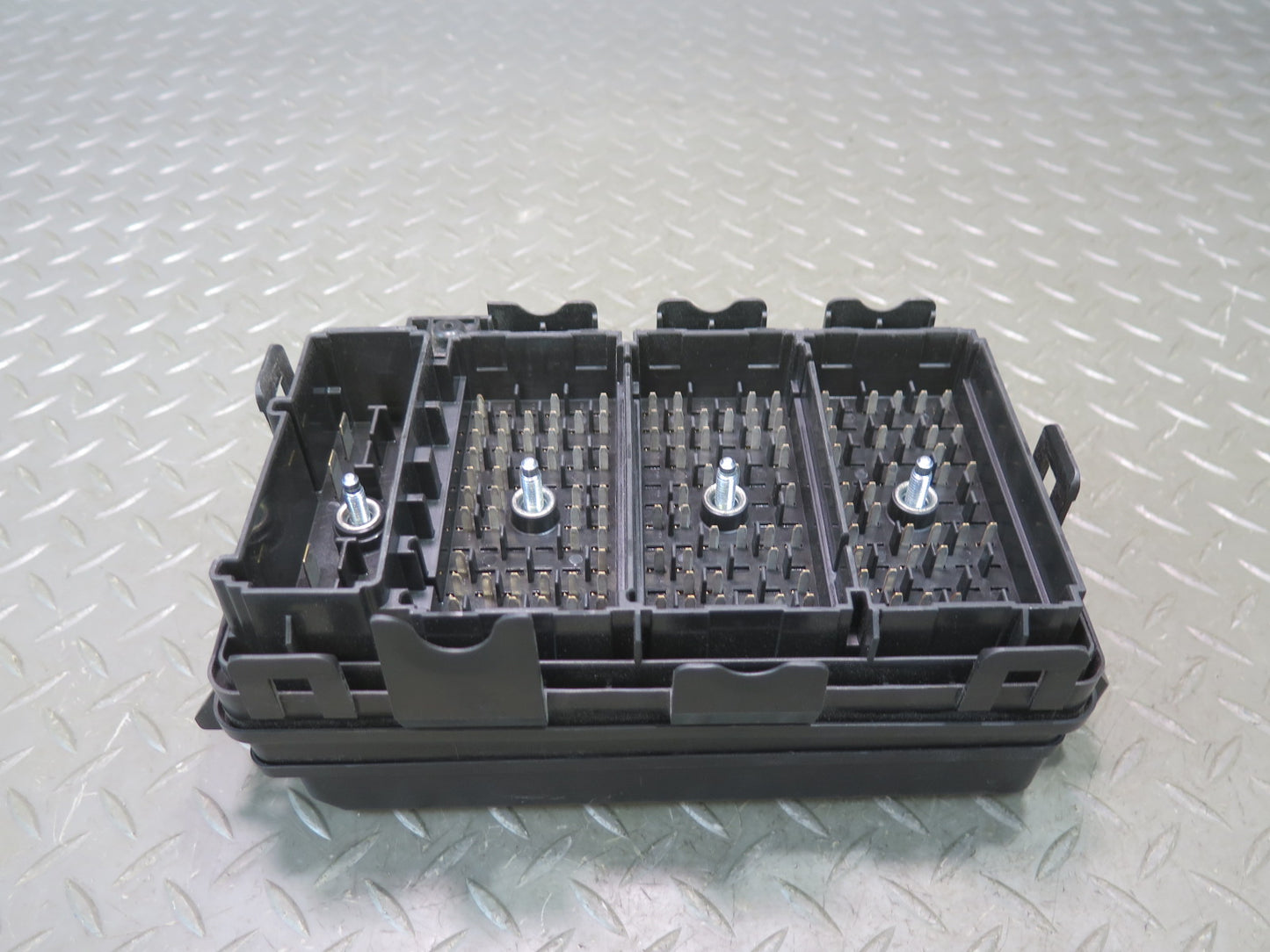 2004-2008 Cadillac XLR Under Hood Fuse Relay Box Module