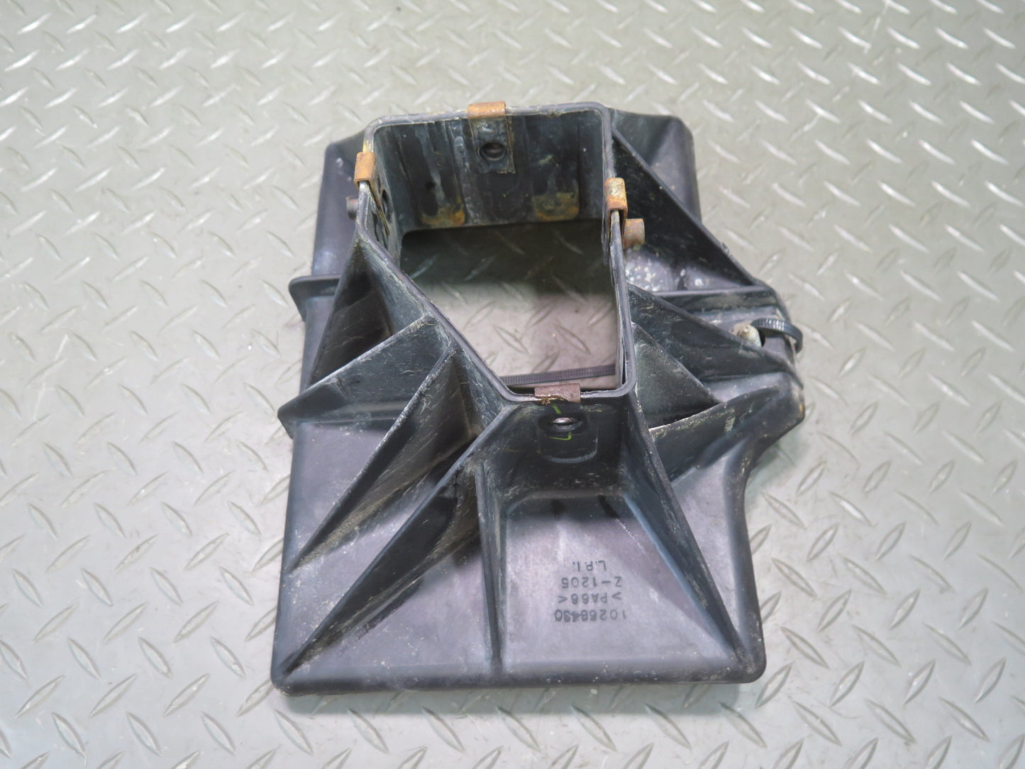 2004-2009 Cadillac XLR Battery Mount Tray Holder 10268430