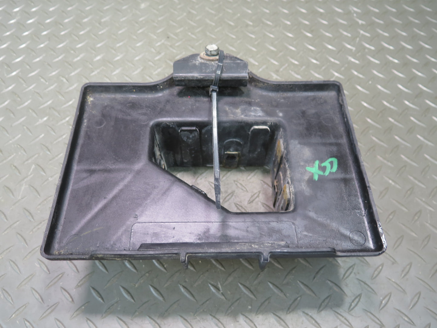 2004-2009 Cadillac XLR Battery Mount Tray Holder 10268430