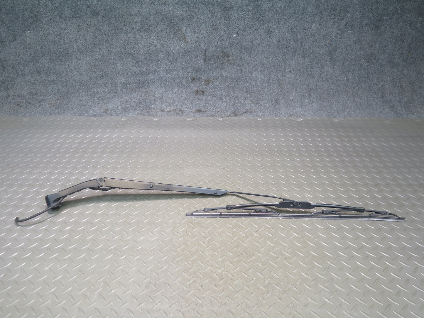 2004-2009 Cadillac XLR Front Left & Right Windshield Wiper Arm Set of 2