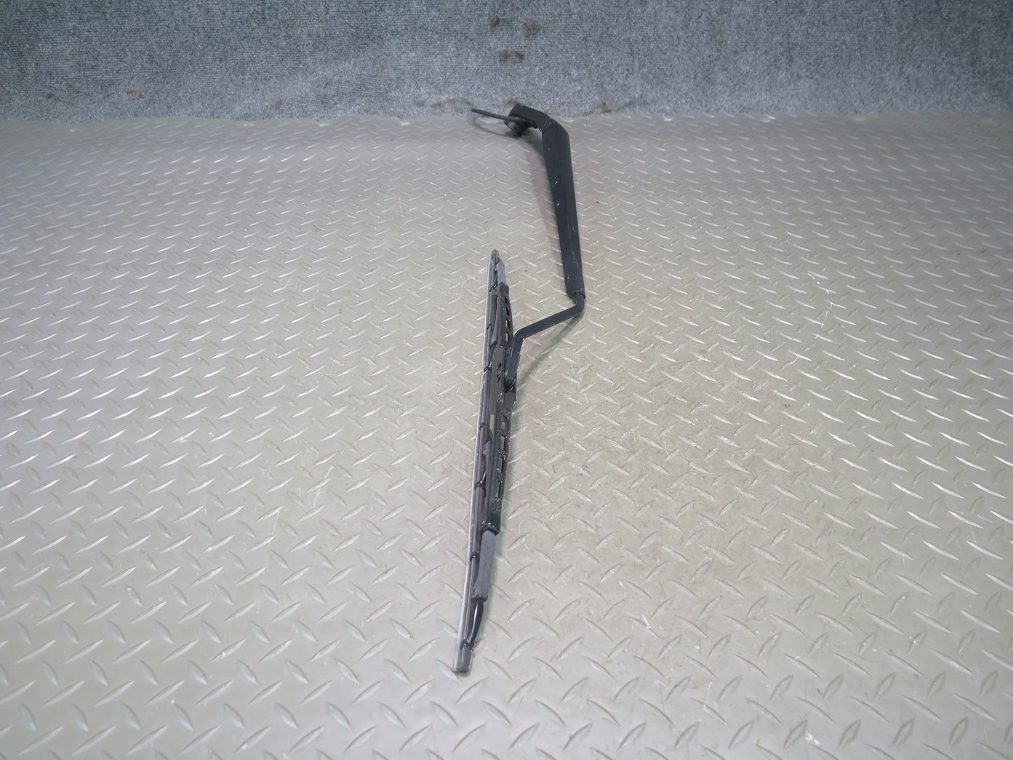 2004-2009 Cadillac XLR Front Left & Right Windshield Wiper Arm Set of 2