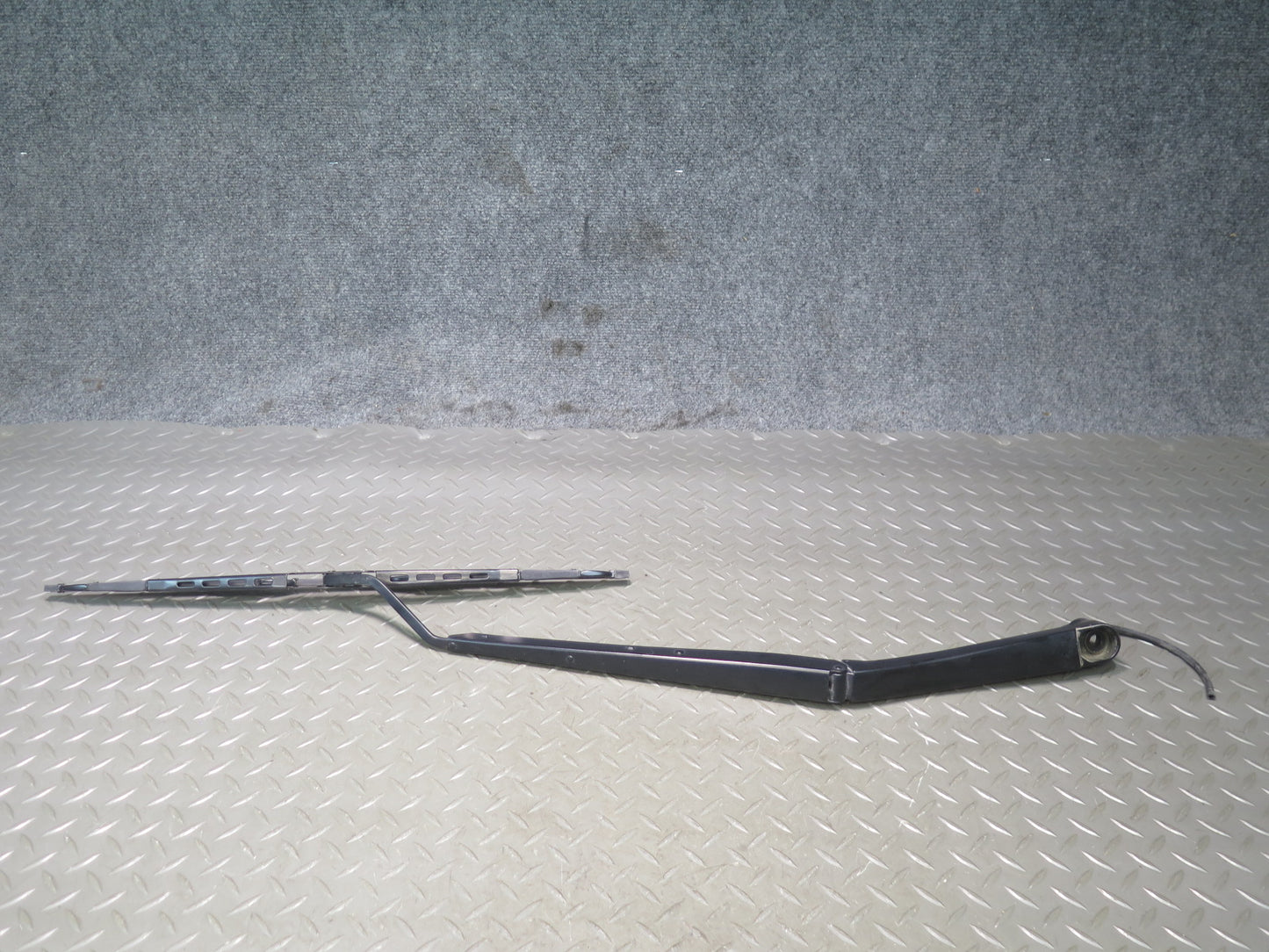 2004-2009 Cadillac XLR Front Left & Right Windshield Wiper Arm Set of 2