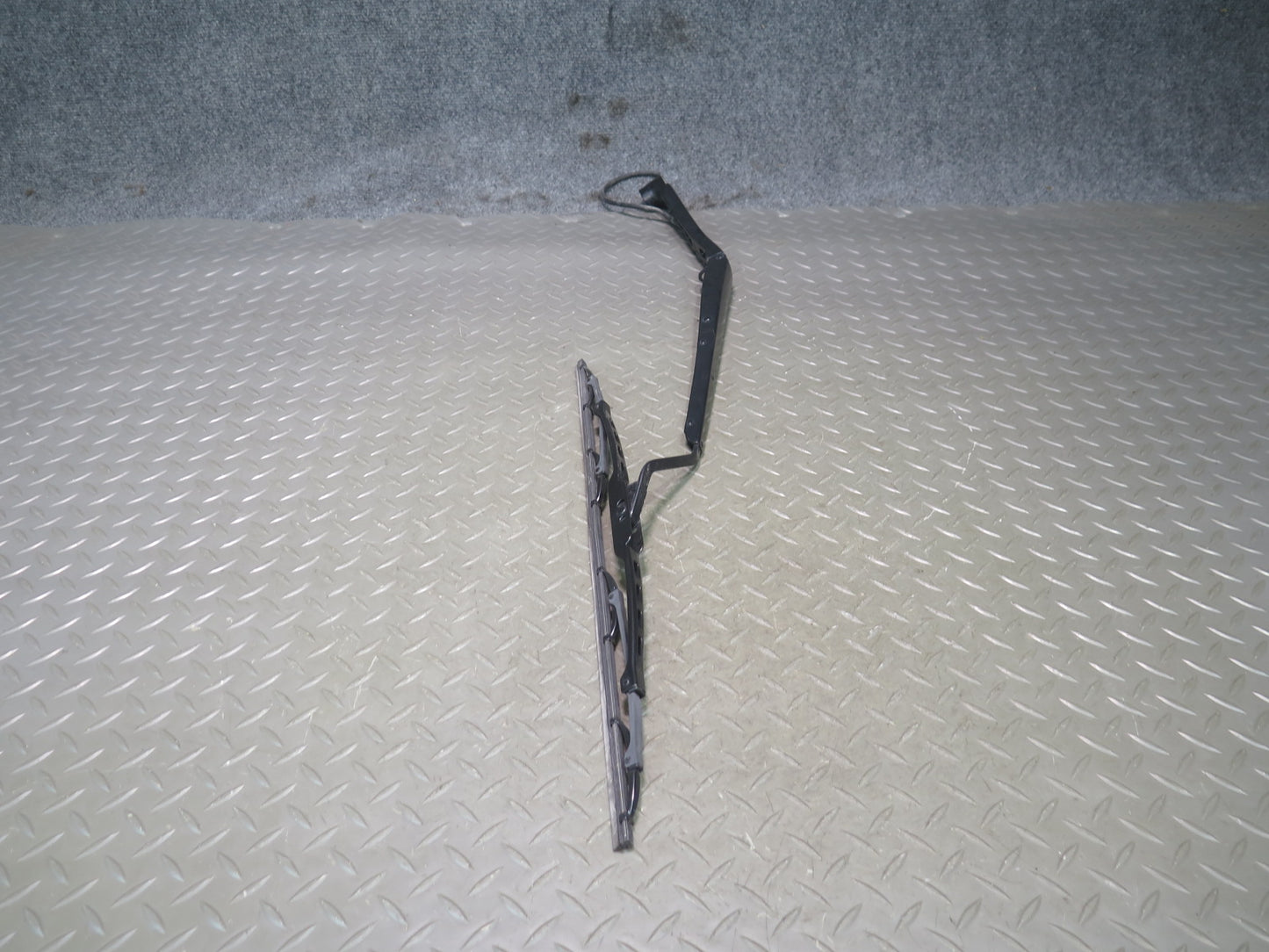 2004-2009 Cadillac XLR Front Left & Right Windshield Wiper Arm Set of 2