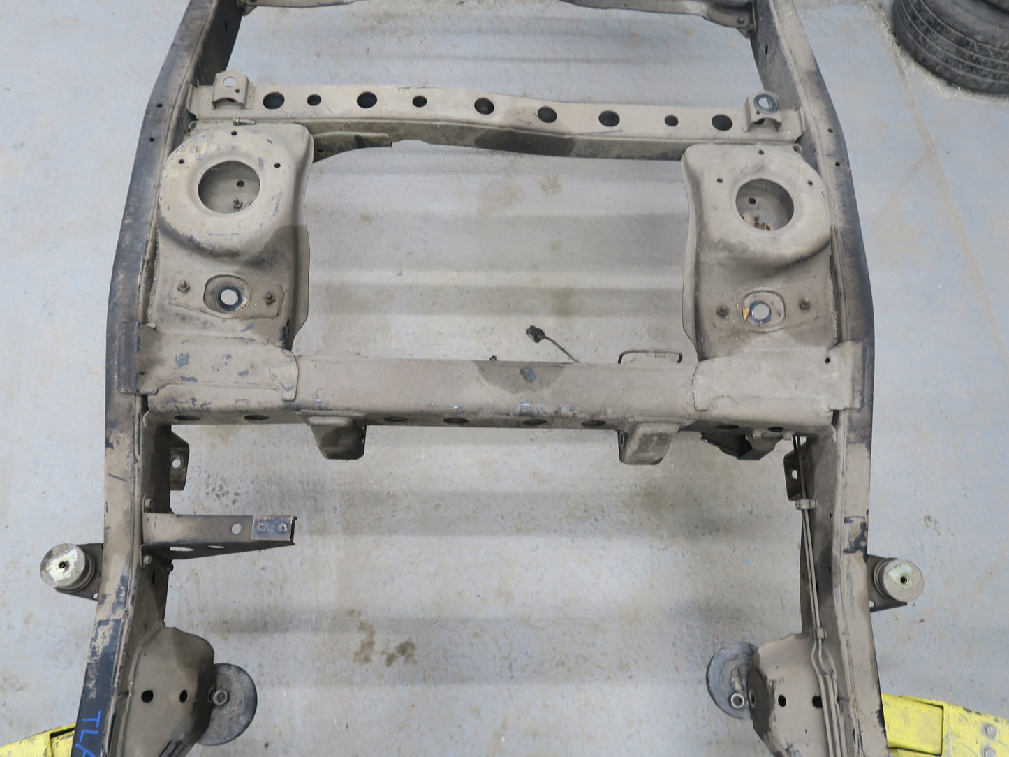 1991-1992 Toyota Land Cruiser FJ80 Body Frame Crossmember Assembly