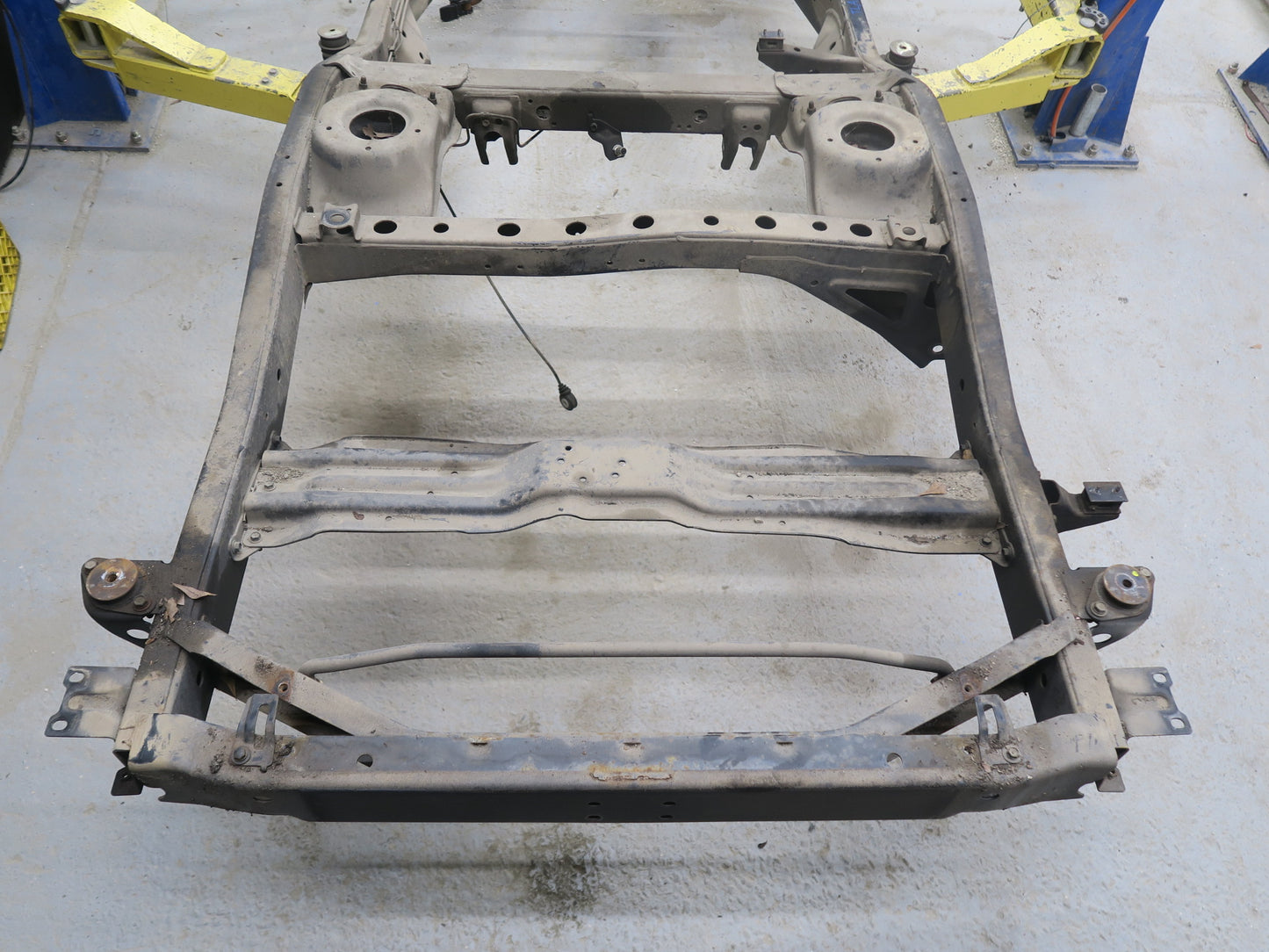 1991-1992 Toyota Land Cruiser FJ80 Body Frame Crossmember Assembly