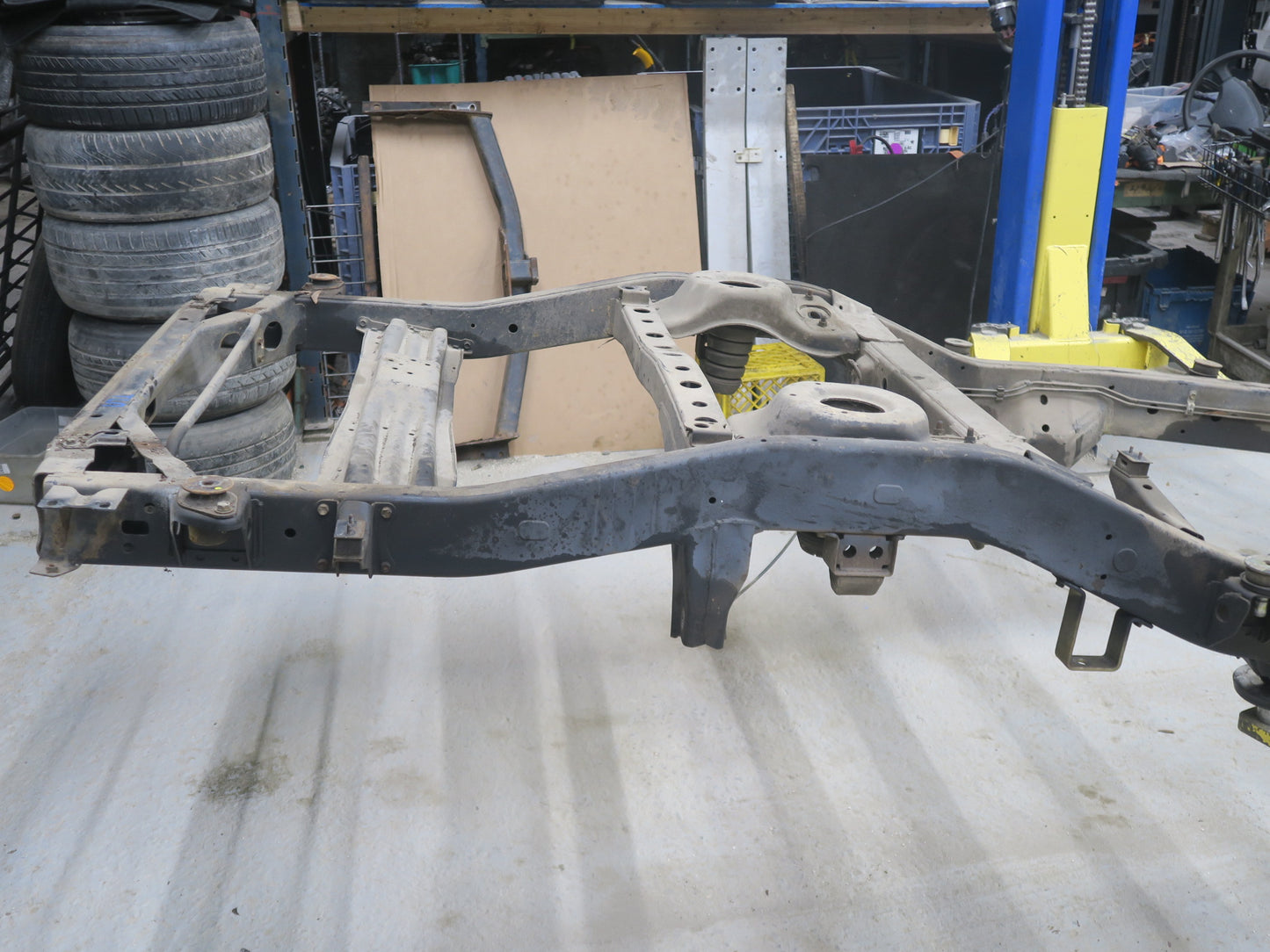 1991-1992 Toyota Land Cruiser FJ80 Body Frame Crossmember Assembly